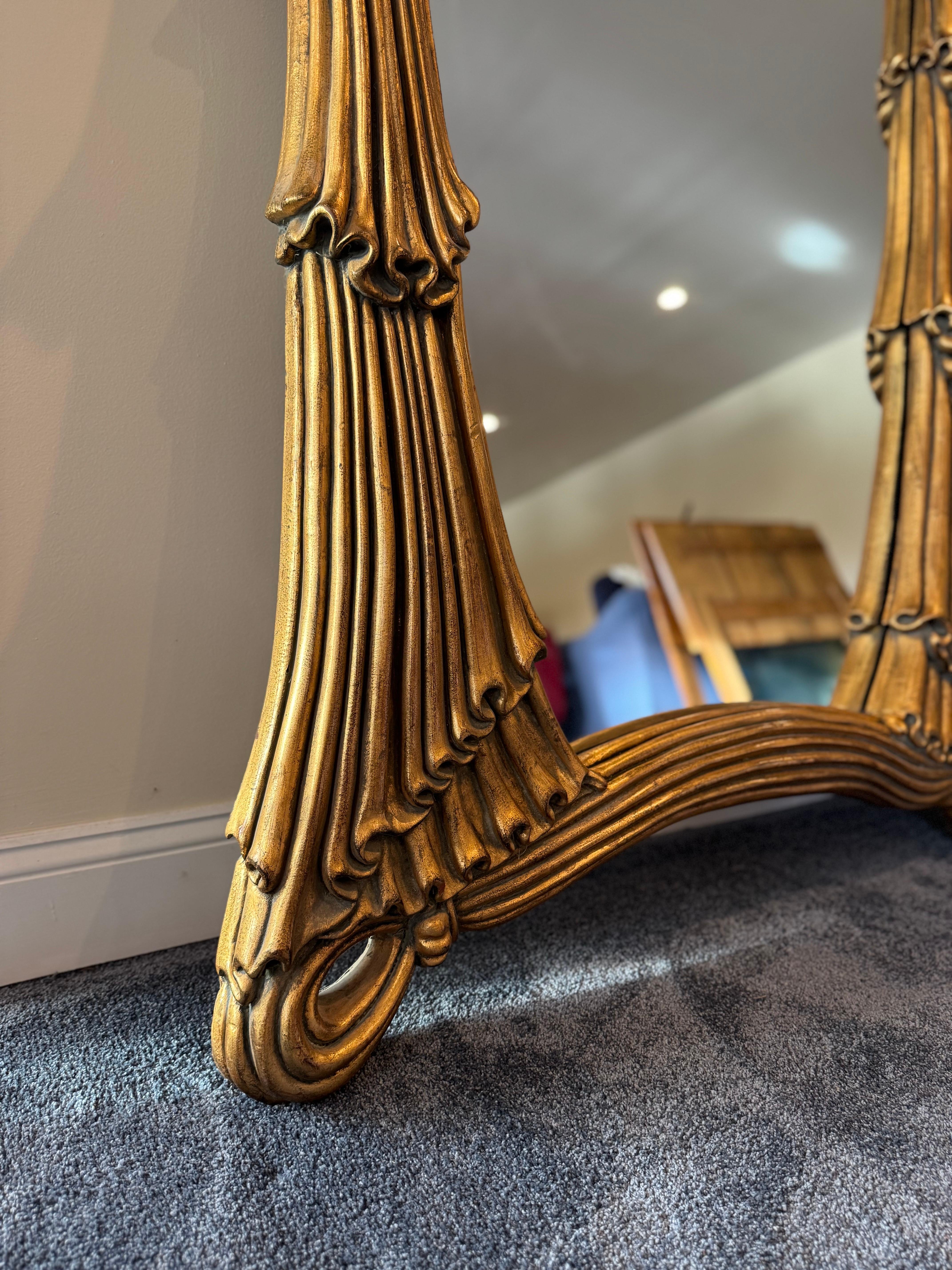 XX secolo Specchi d'epoca Trompe L'Oeil Hollywood Regency Drape Swag - una coppia in vendita