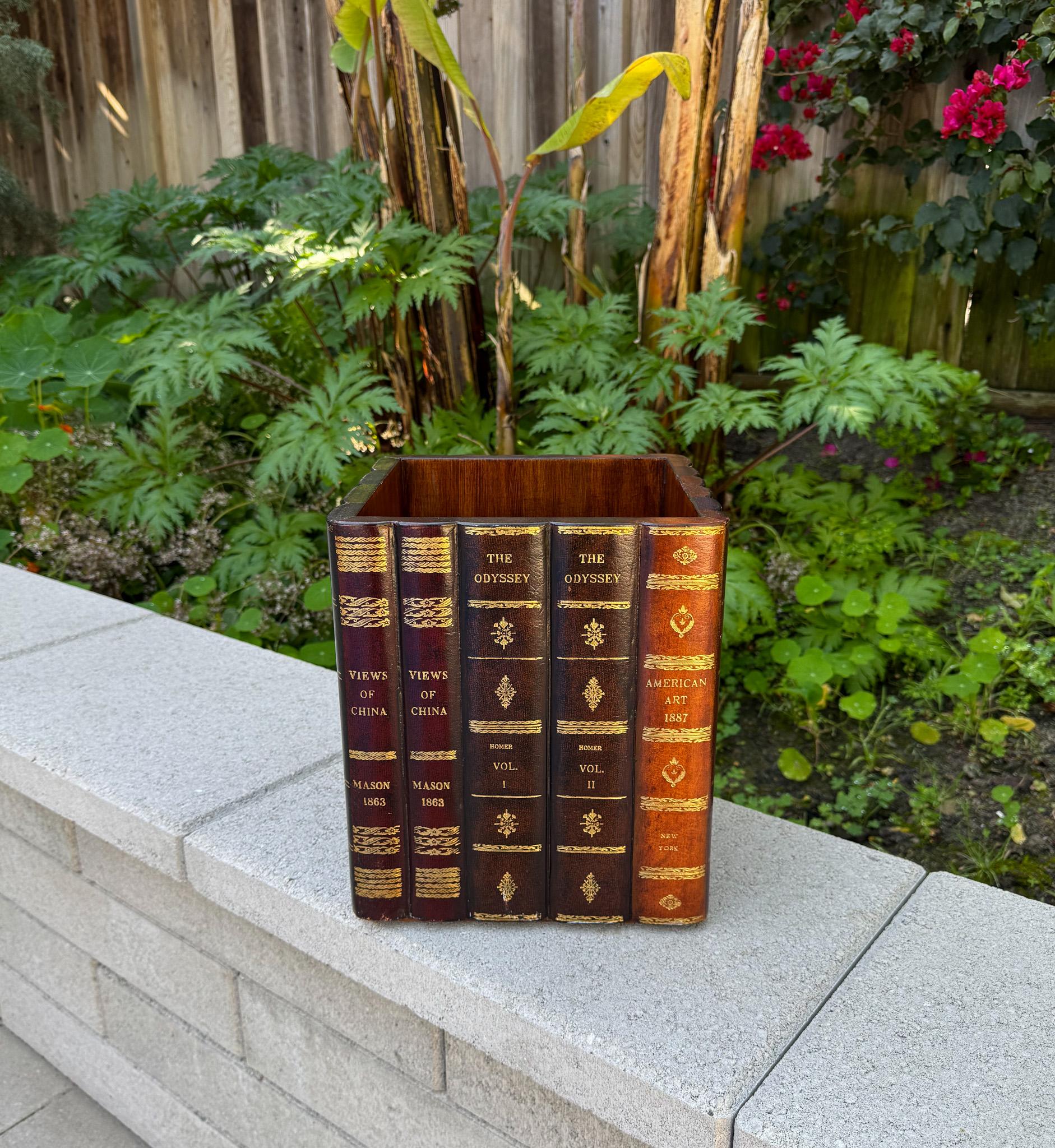 Cestino per libri in pelle Trompe l'Oeil d'epoca, XX secolo in vendita 4