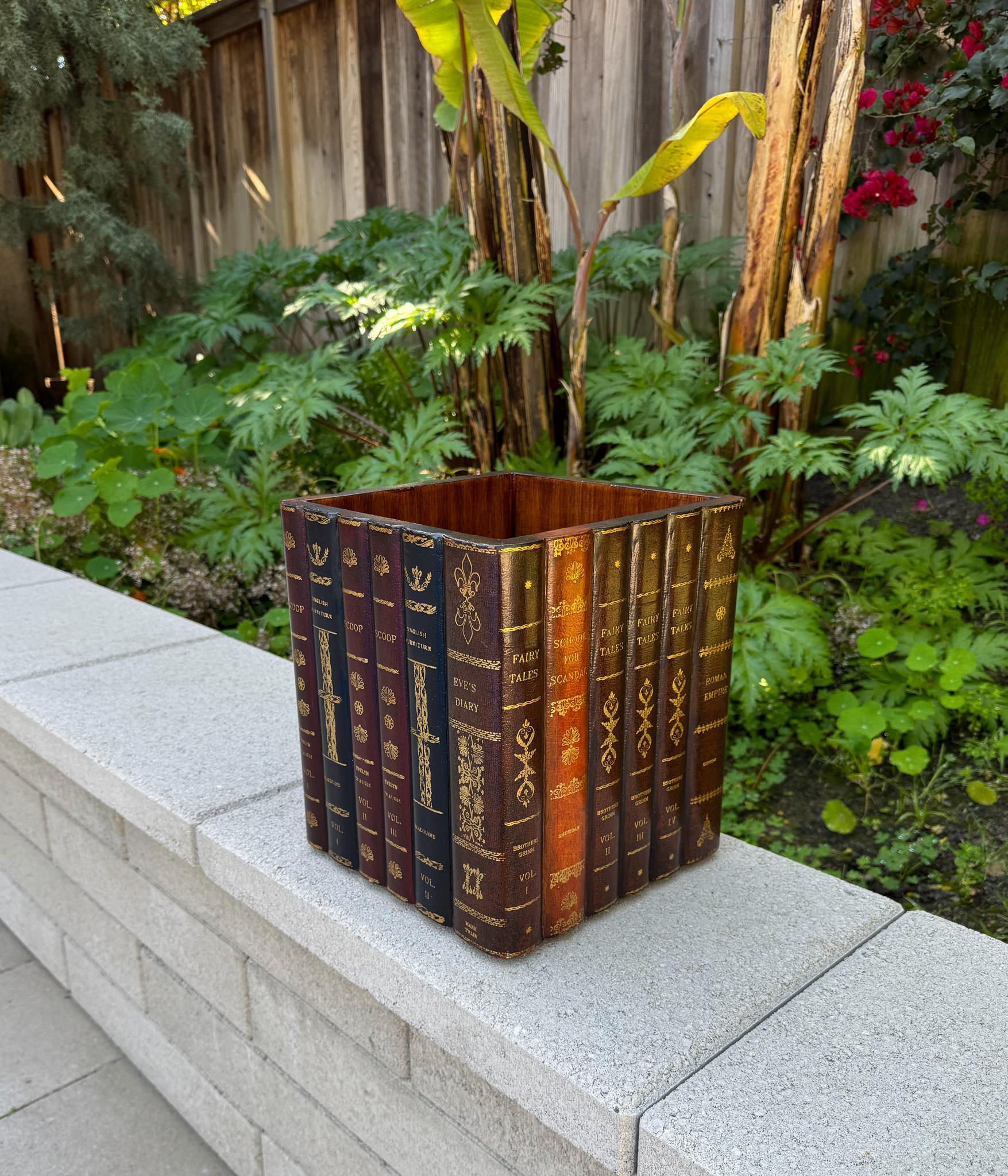 Cestino per libri in pelle Trompe l'Oeil d'epoca / Cestino per rifiuti, 20° secolo. 