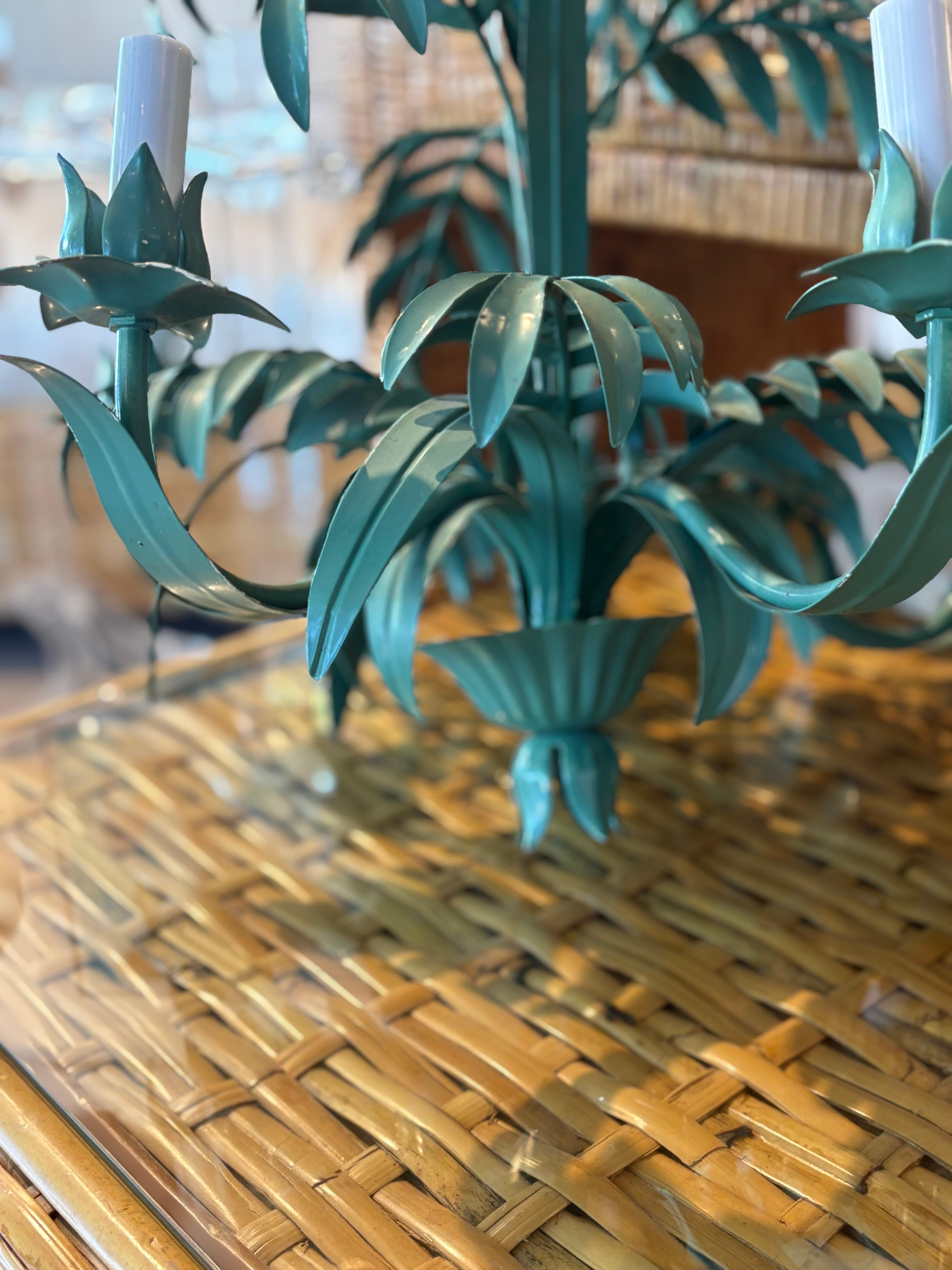Araña Vintage Tropical Verde Tole Metal Palm Beach Leaf 5 Light Coastal en venta 4