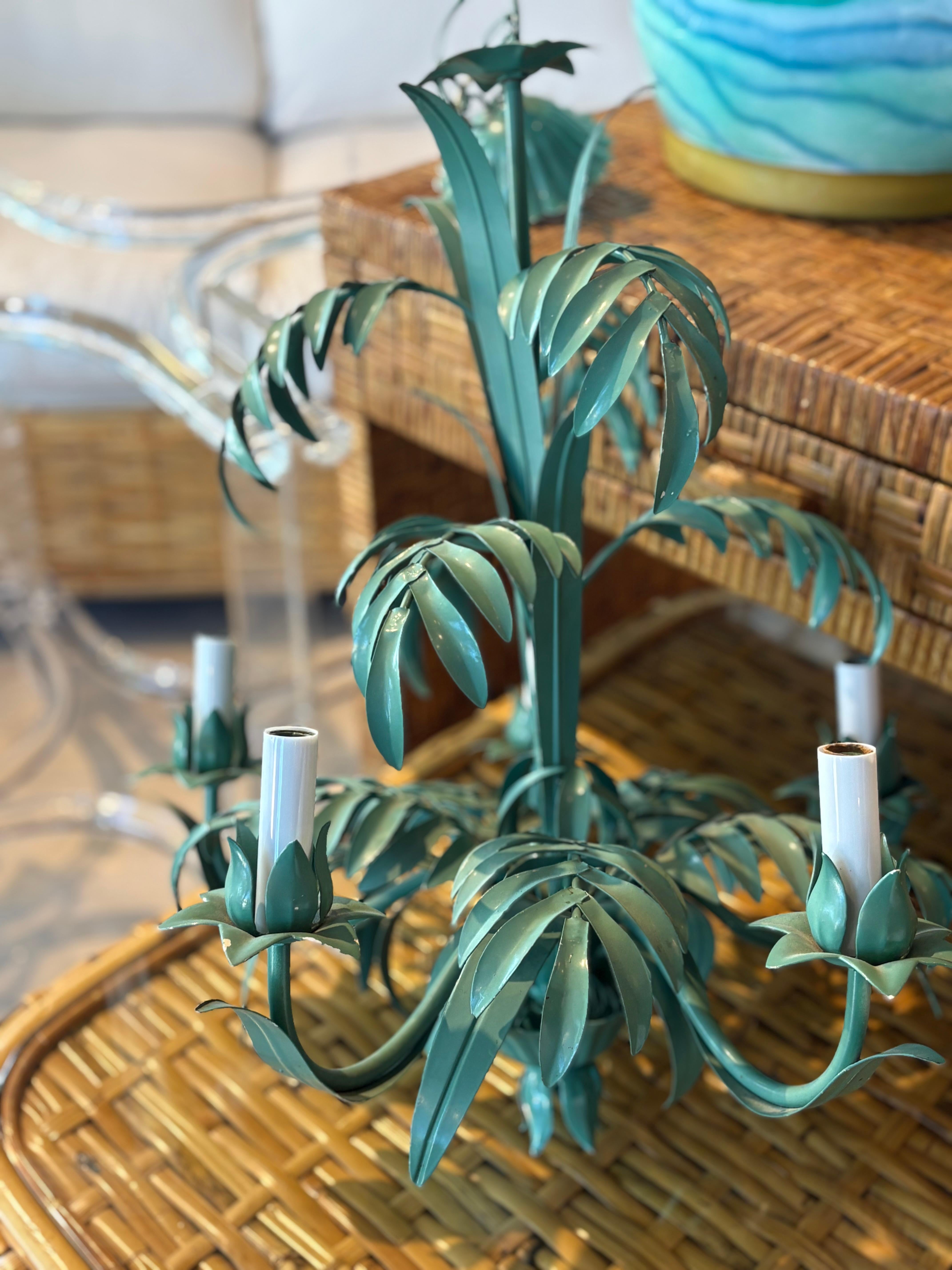 Araña Vintage Tropical Verde Tole Metal Palm Beach Leaf 5 Light Coastal en venta 5