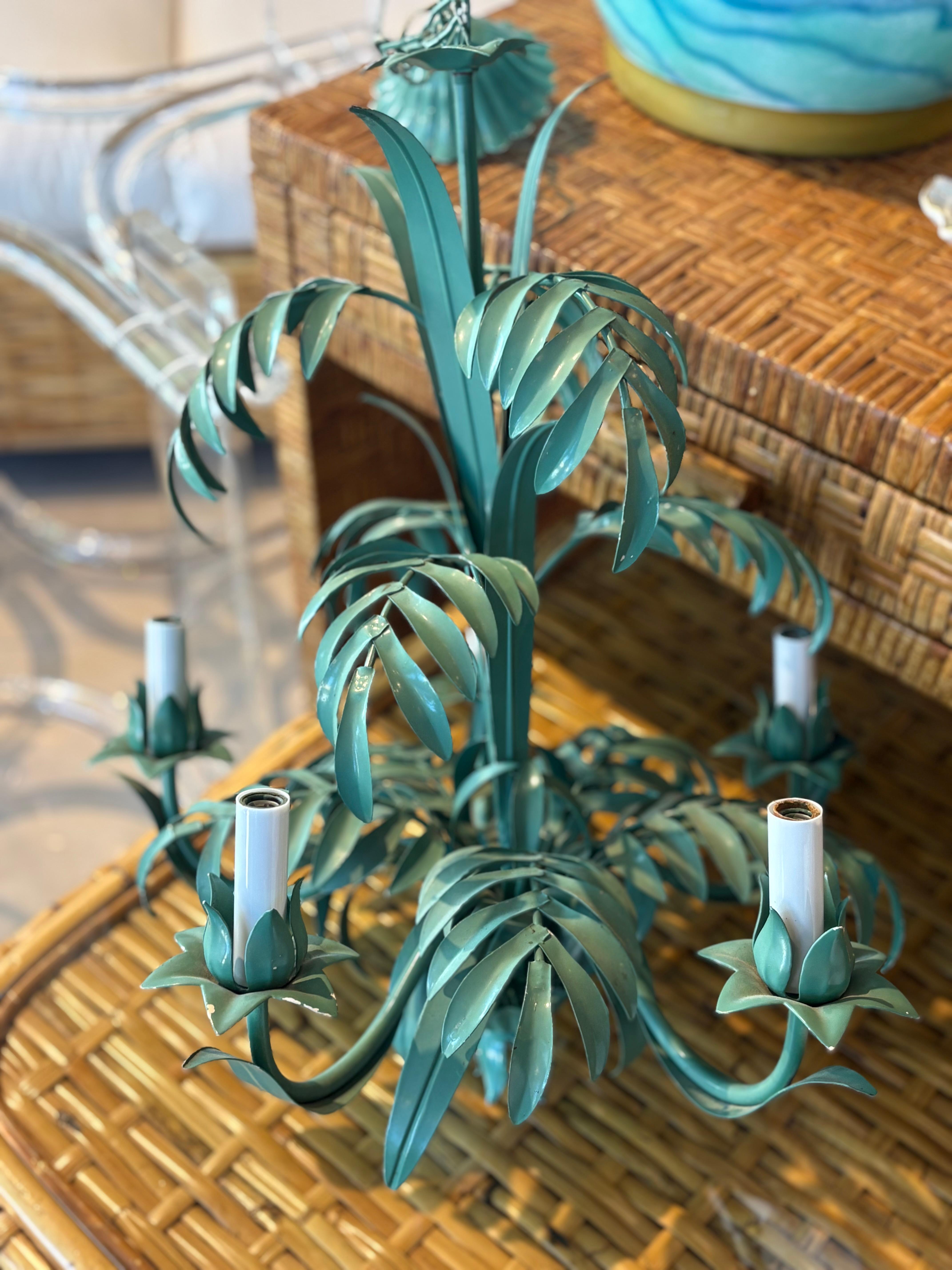 Araña Vintage Tropical Verde Tole Metal Palm Beach Leaf 5 Light Coastal en venta 6