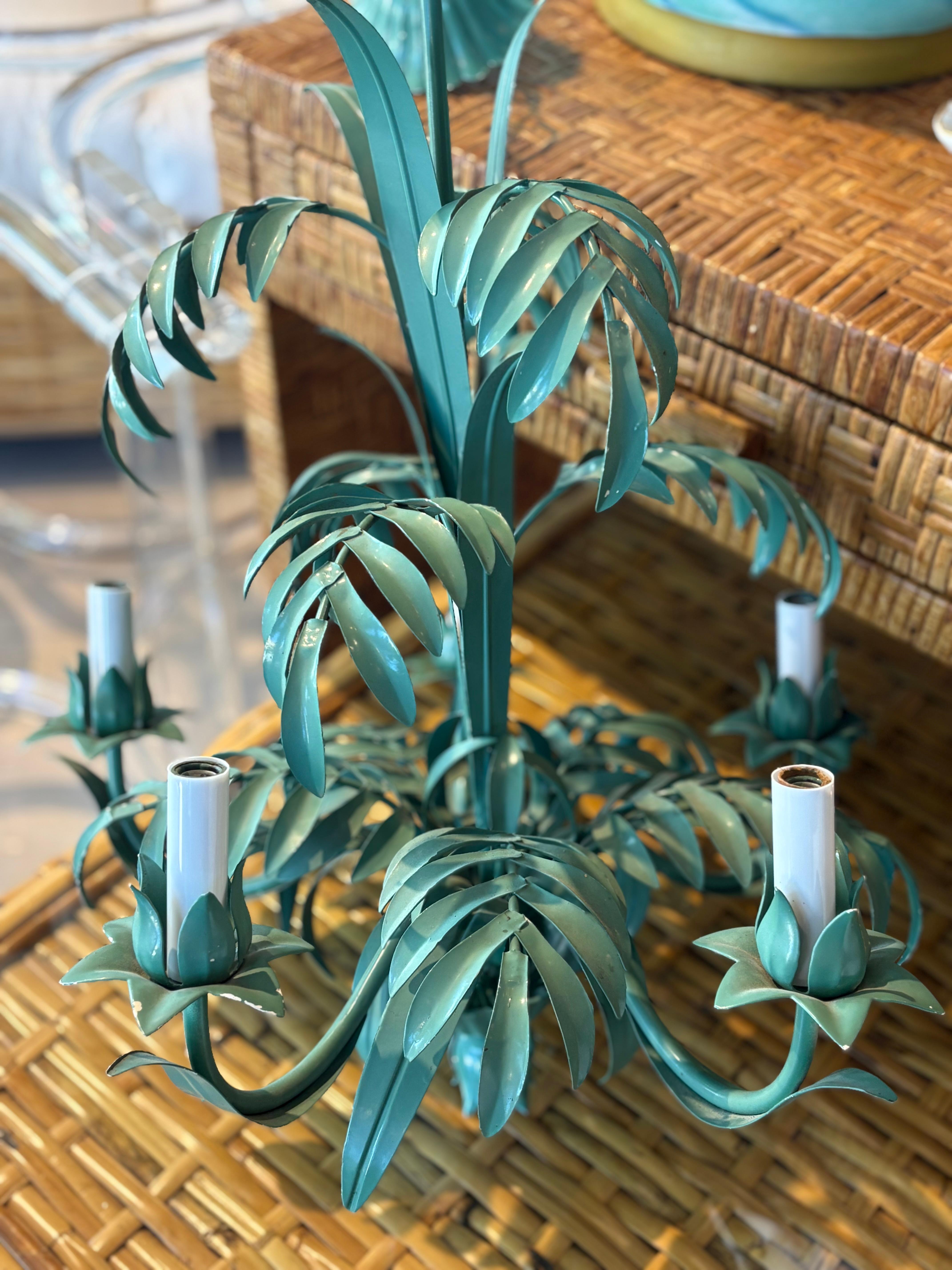 Araña Vintage Tropical Verde Tole Metal Palm Beach Leaf 5 Light Coastal en venta 9