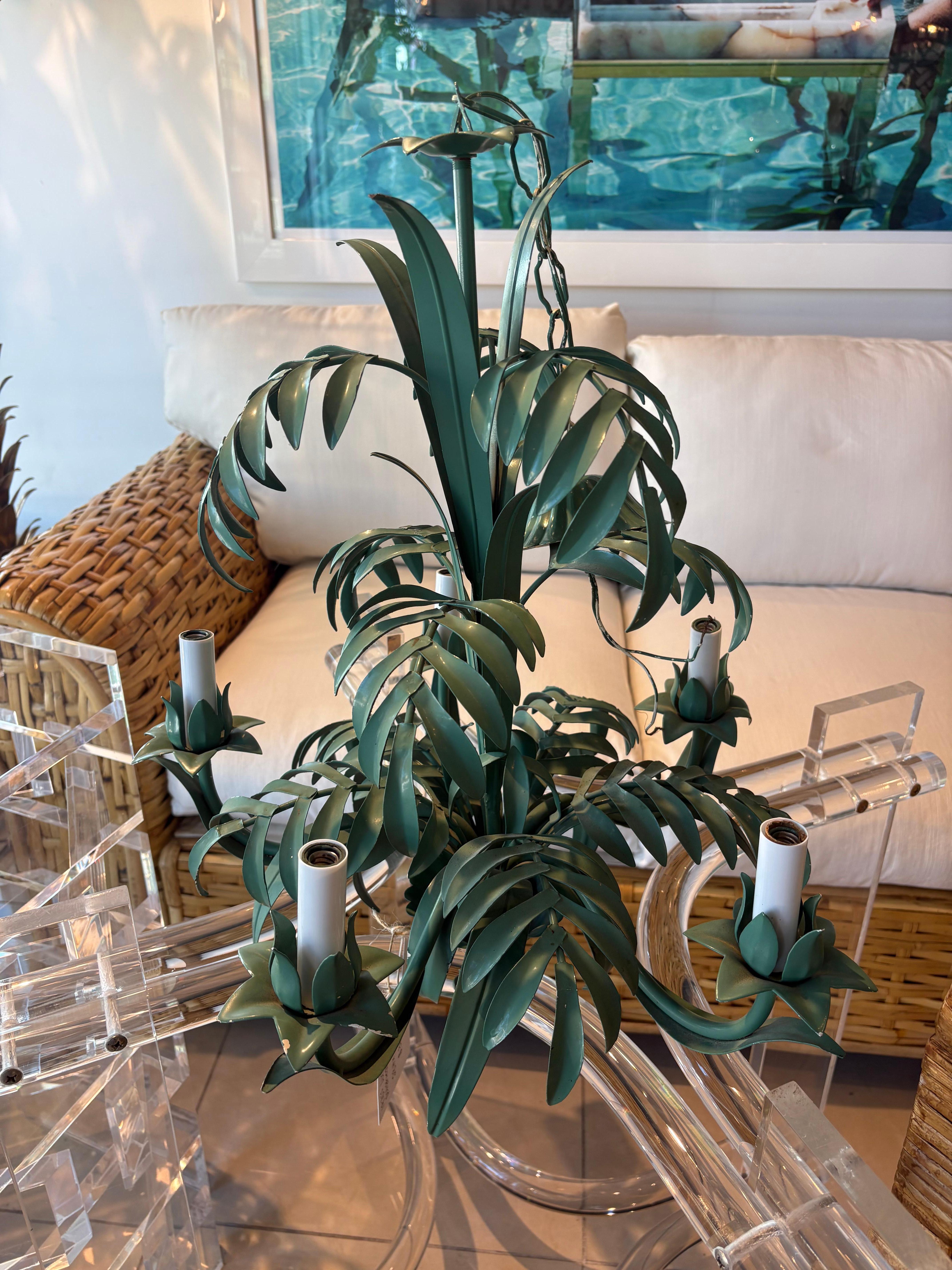 Araña Vintage Tropical Verde Tole Metal Palm Beach Leaf 5 Light Coastal en venta 3