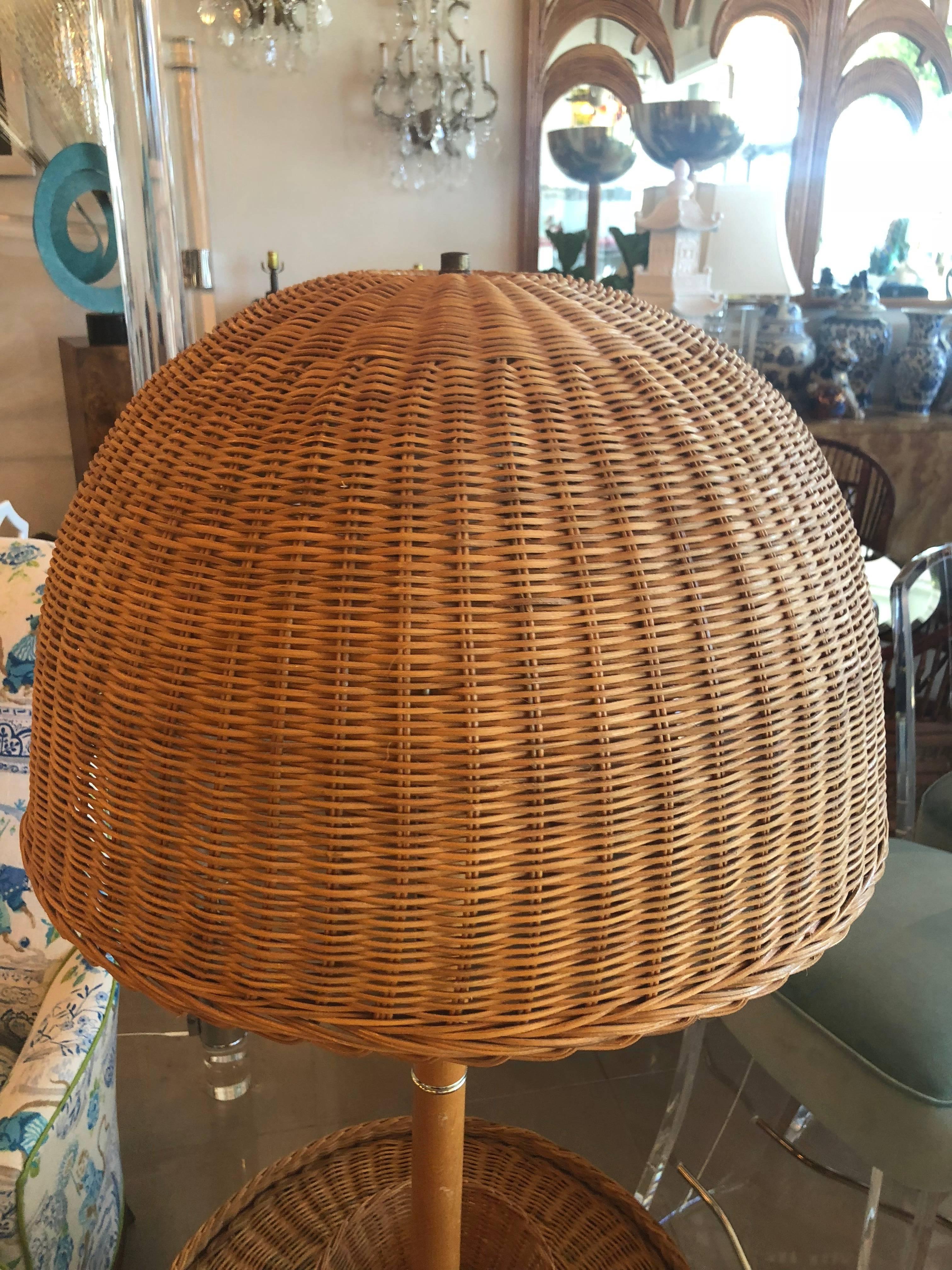 Vintage Tropical Wicker Turtle Side End Table Floor Lamp In Good Condition In West Palm Beach, FL