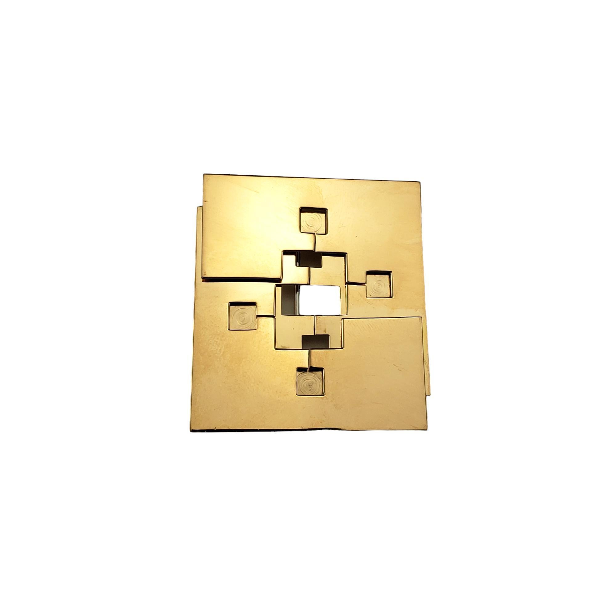 Broche geométrico modernista Trudel vintage de oro amarillo de 18 quilates-

Este elegante broche modernista está fabricado en oro amarillo de 18 quilates para Trudel por Kurt Aepli, maestro orfebre y diseñador suizo.

Tamaño: 37 mm x 41 mm

Peso: