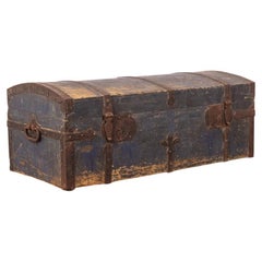 Vintage Trunk Early 20th Century in Wood and Iron Italian Design