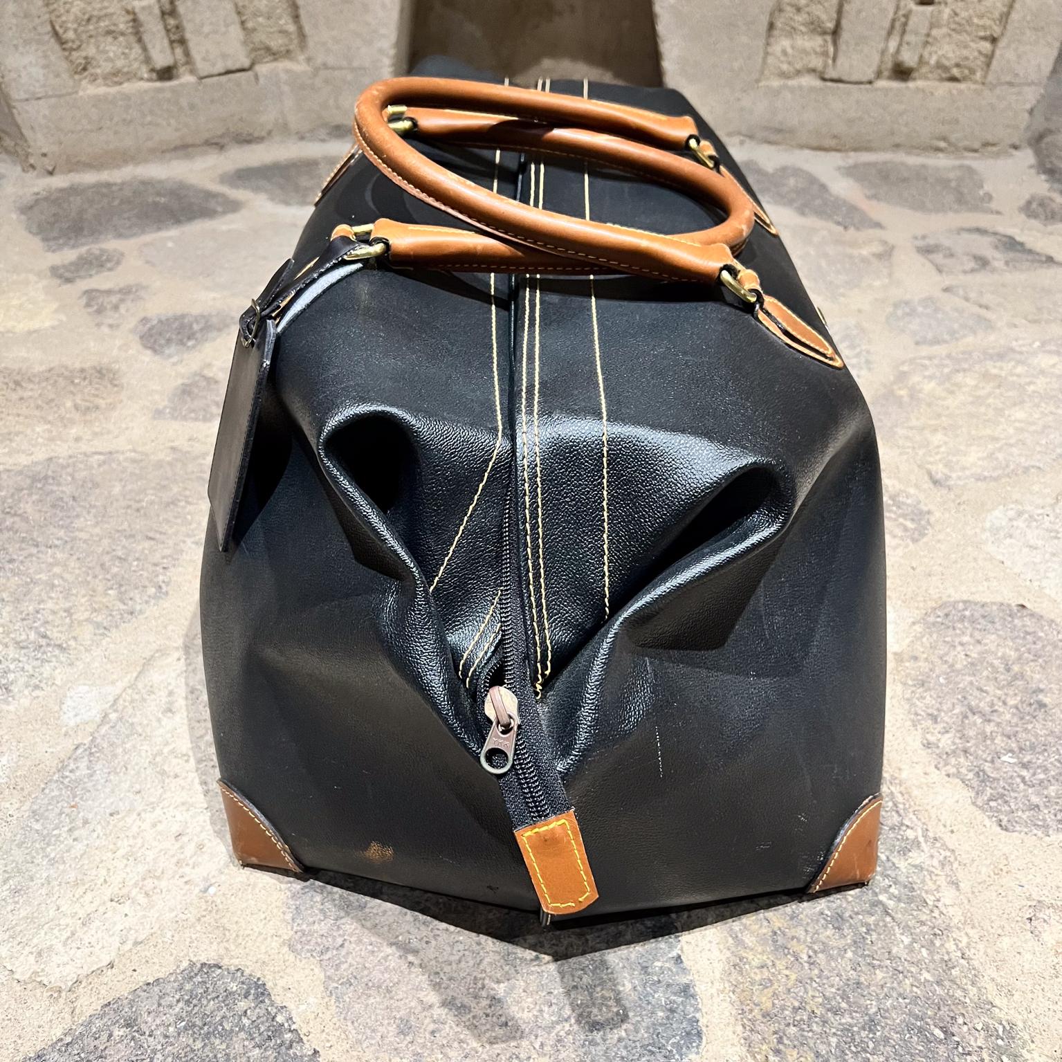 Vintage Trussardi Travel Bag Luggage Duffel Tote
leather and leatherette
17 h to handles 11 h without handles x 25 w x 13 d
Preowned vintage condition
Refer to images listed