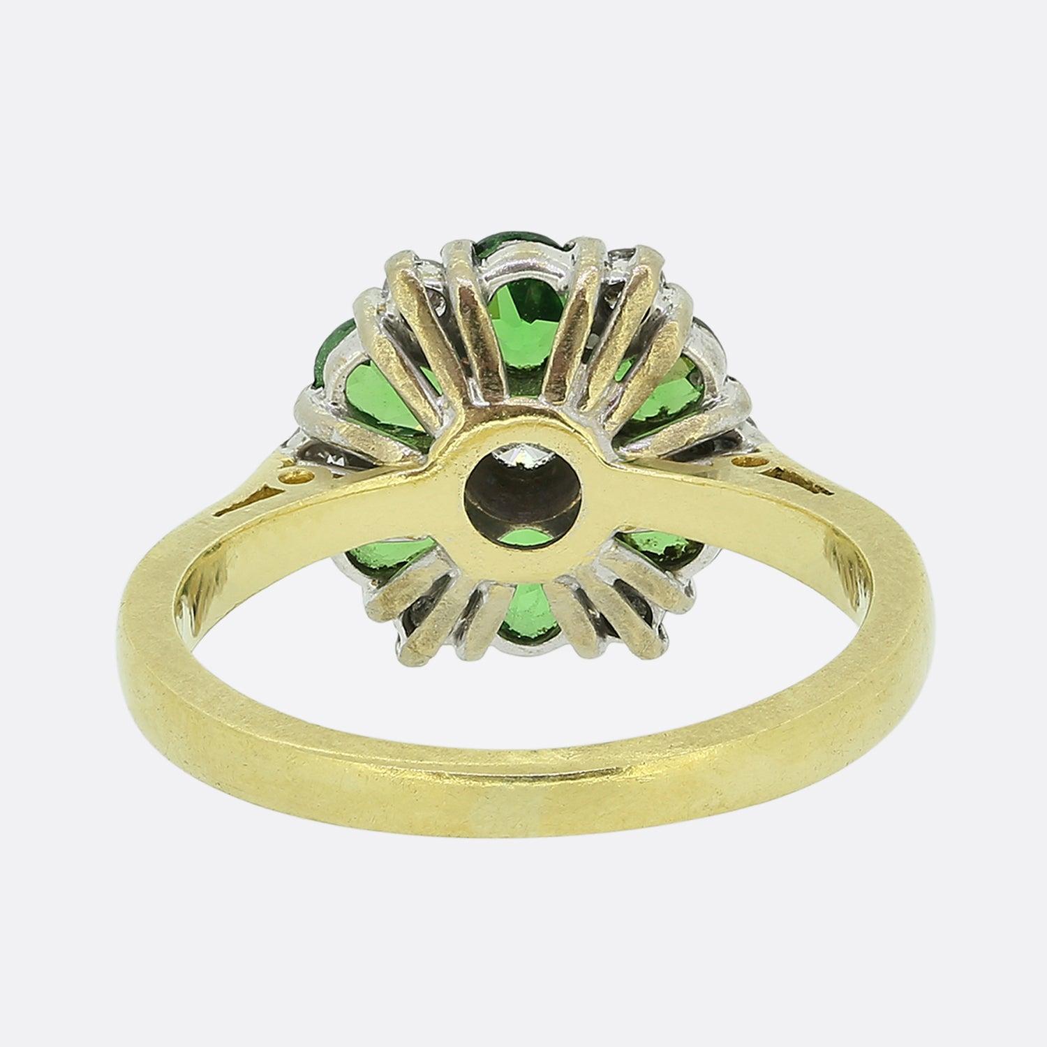 Vintage Tsavorite Garnet and Diamond Cluster Ring In Good Condition For Sale In London, GB