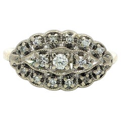 Vintage By Oro 0,30ctw Diamante Filigrana Lavoro inciso Forma Marquise Cena Anello