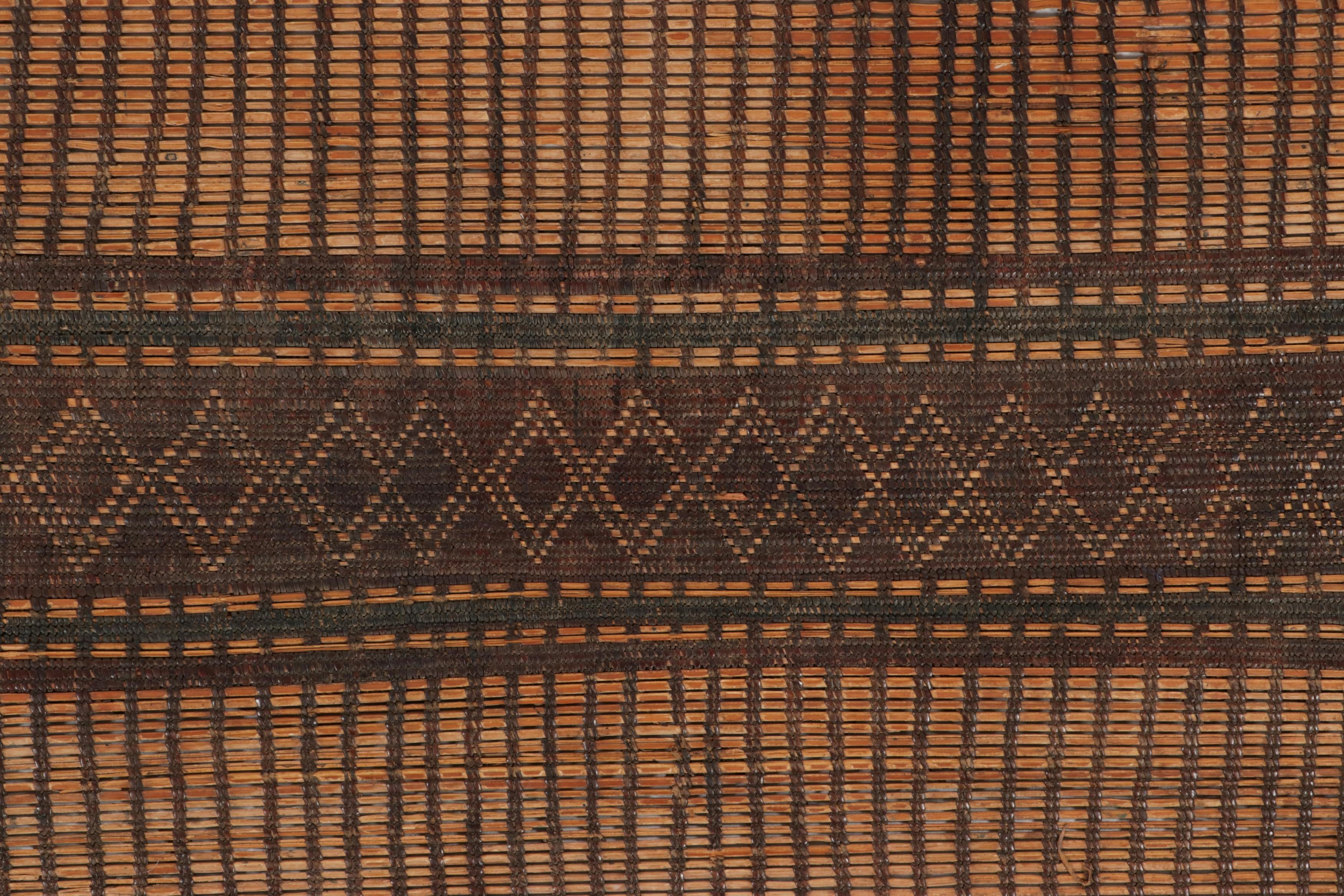 Mauritanien Tapis touareg vintage, motifs géométriques marron et beige - Rug & Kilim en vente