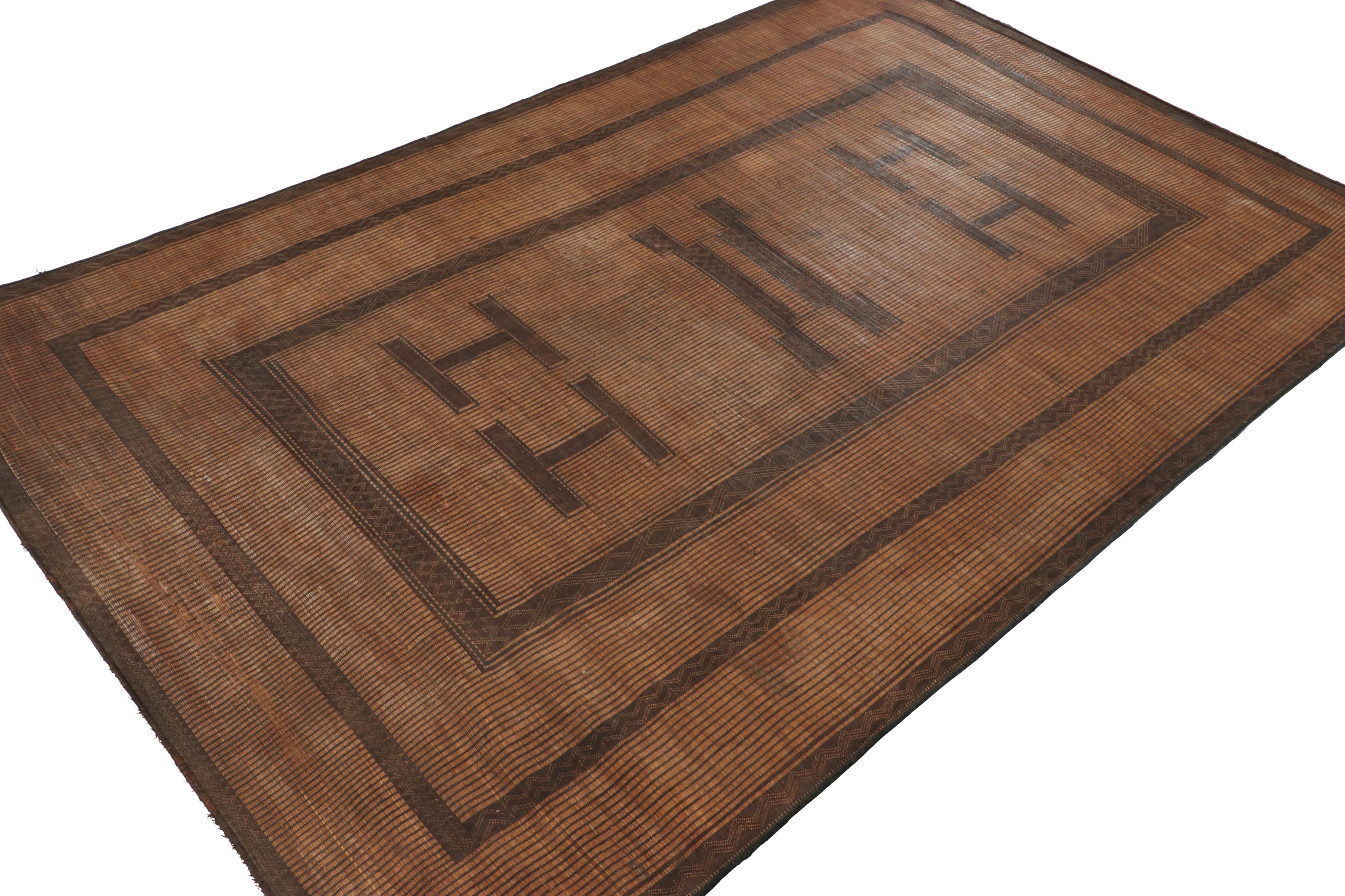 Tissé à la main Tapis touareg vintage, motifs géométriques marron et beige - Rug & Kilim en vente