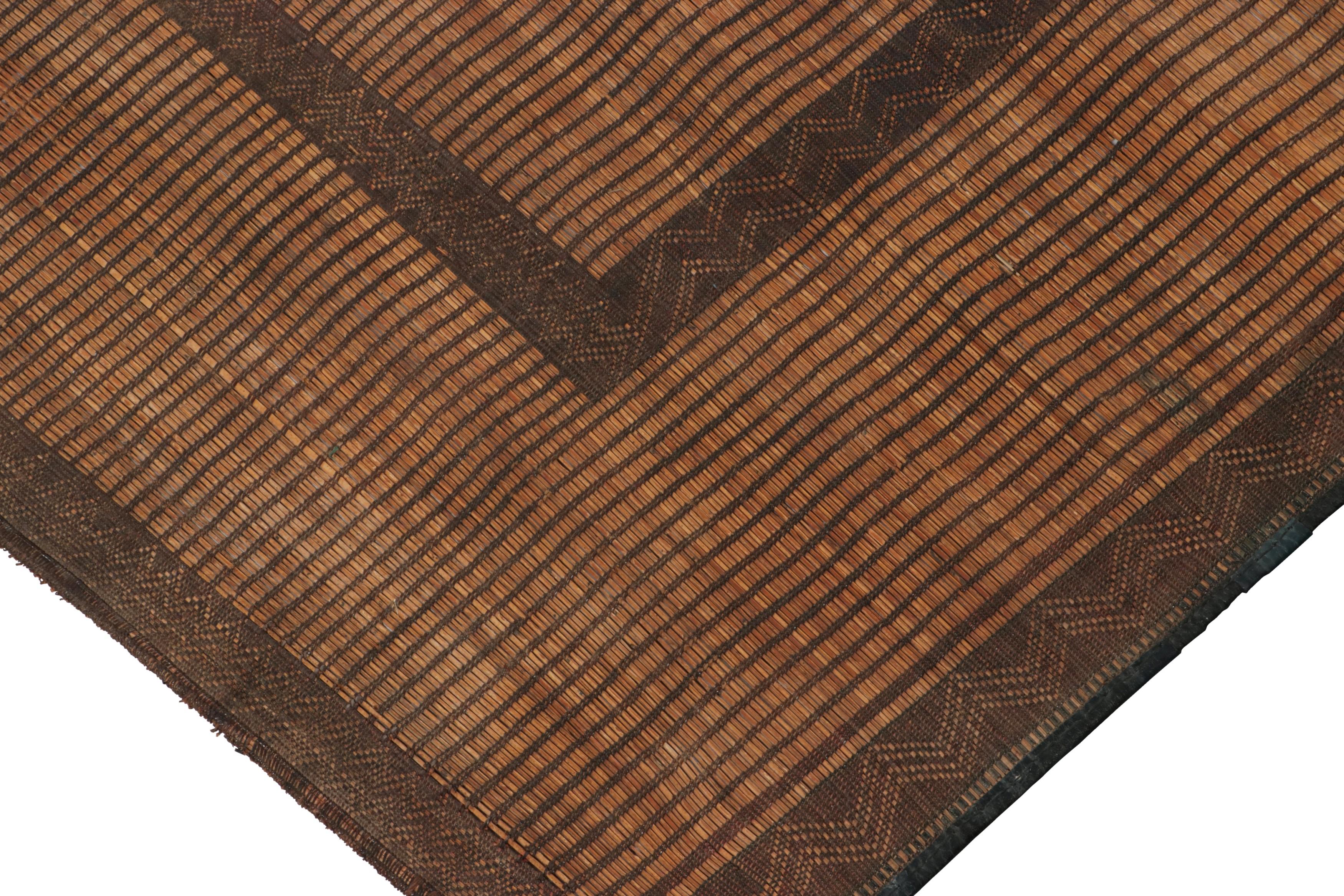 Milieu du XIXe siècle Tapis touareg vintage, motifs géométriques marron et beige - Rug & Kilim en vente