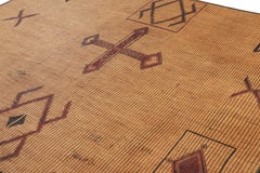 Tuareg-Mattenteppich mit beige-braunen und roten geometrischen Mustern - Rug & Kilim