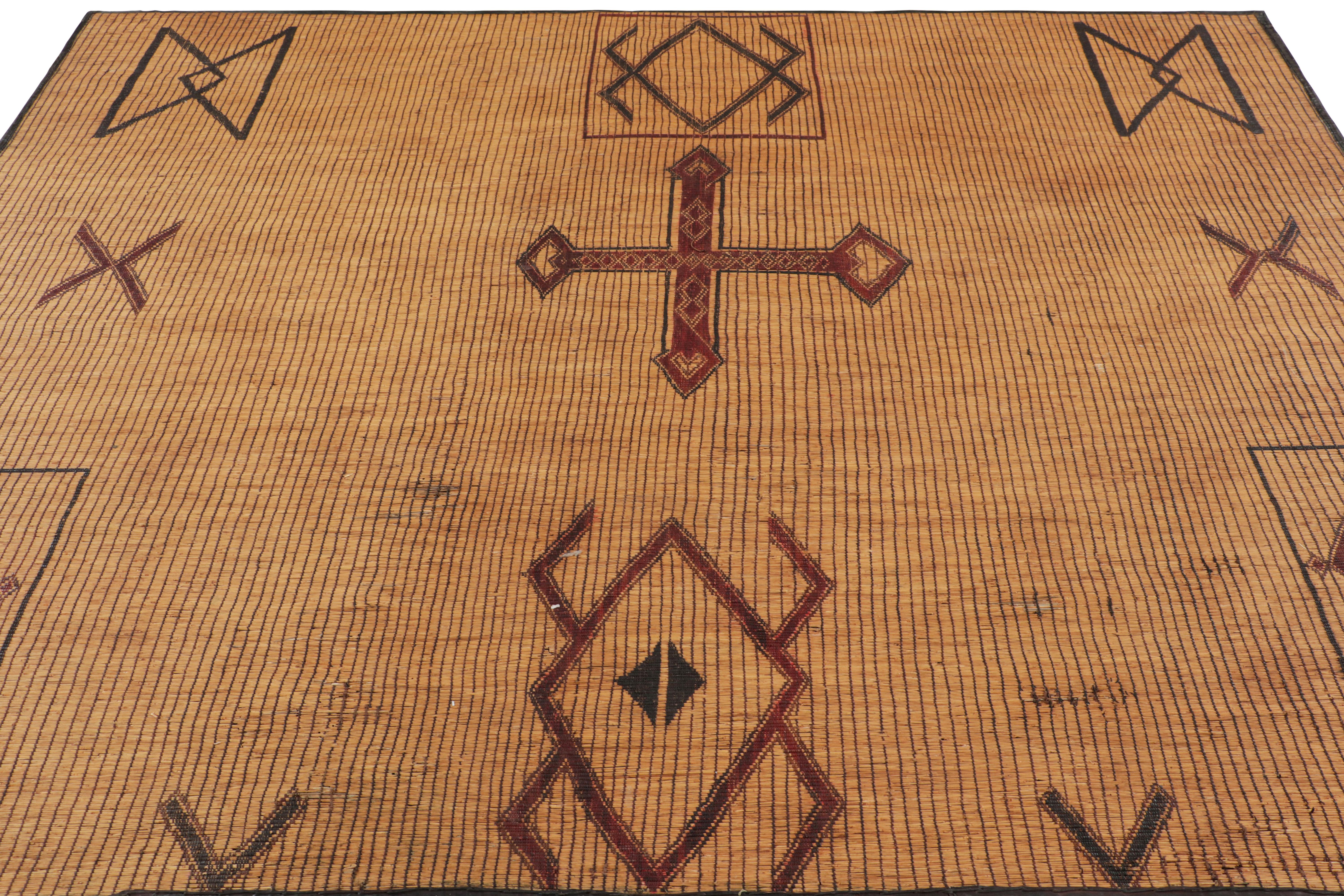 Hand-Woven Vintage Tuareg Mat Rug with Beige-Brown and Red Geometric Patterns - Rug & Kilim For Sale
