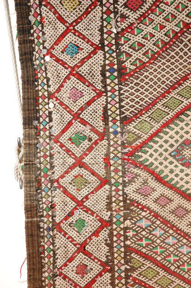 Tissé à la main Tapis de couloir tribal marocain vintage Tuareg des années 1960 en vente