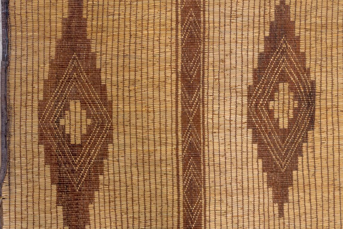Vintage-Tuareg-Teppich mit braunen Rautenmustern (20. Jahrhundert) im Angebot