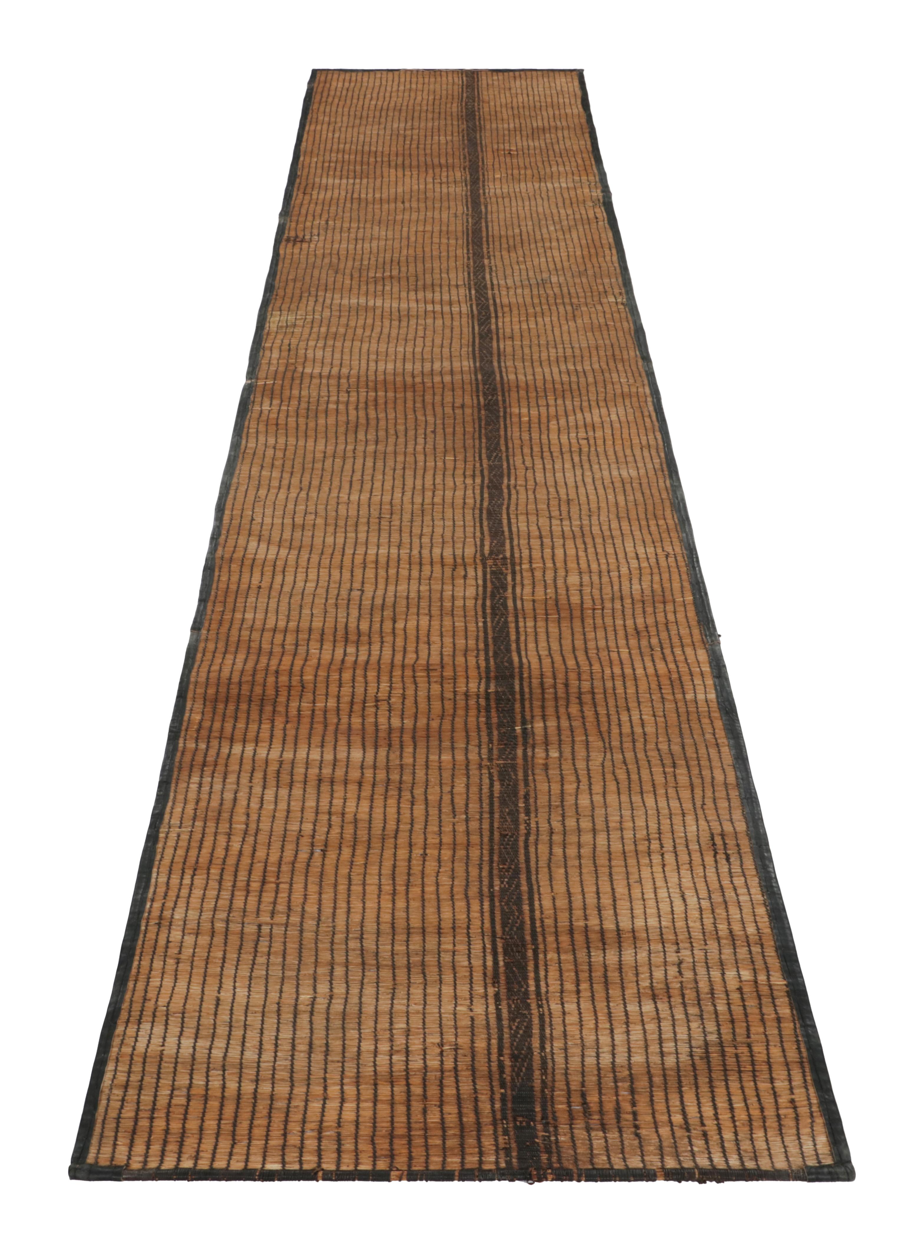 Vintage Tuareg Runner Mat, Brown and Beige Striped Patterns - Rug & Kilim In Good Condition For Sale In Long Island City, NY