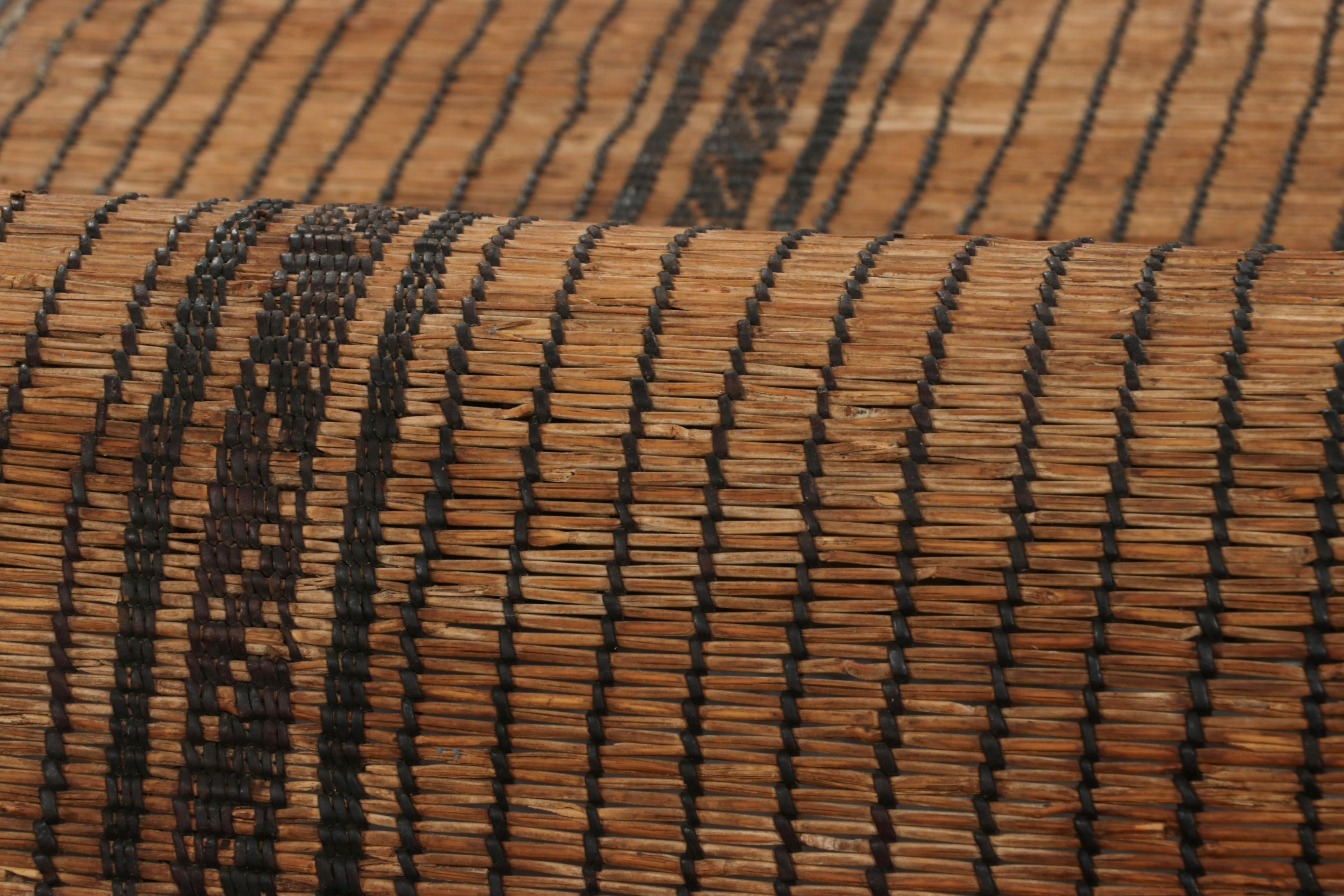 Tappeto Tuareg vintage, a righe marroni e beige - Rug & Kilim in vendita 1