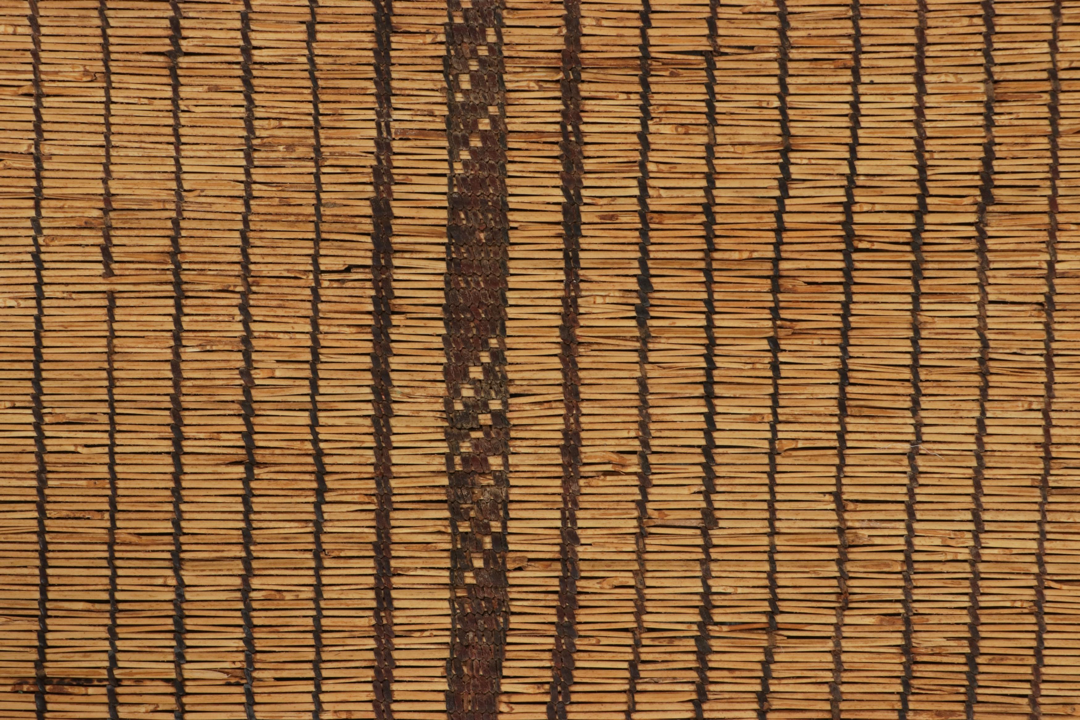 Vintage Tuareg-Läufermatte, Gold mit sattbraunen Lederstreifen - Rug & Kilim (Stammeskunst) im Angebot