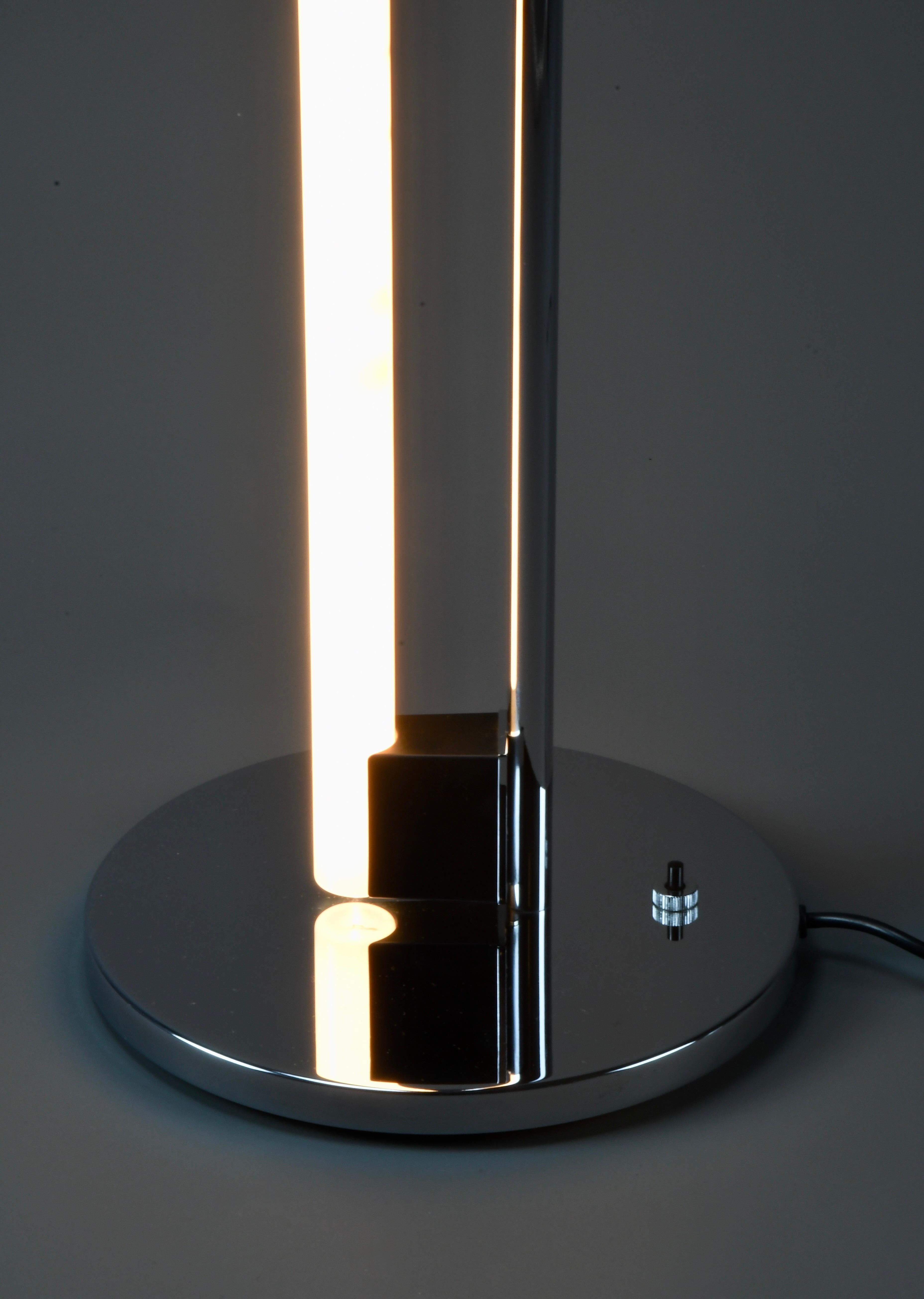 Lámpara de pie vintage Tube Light de Eileen Gray Irlandés en venta