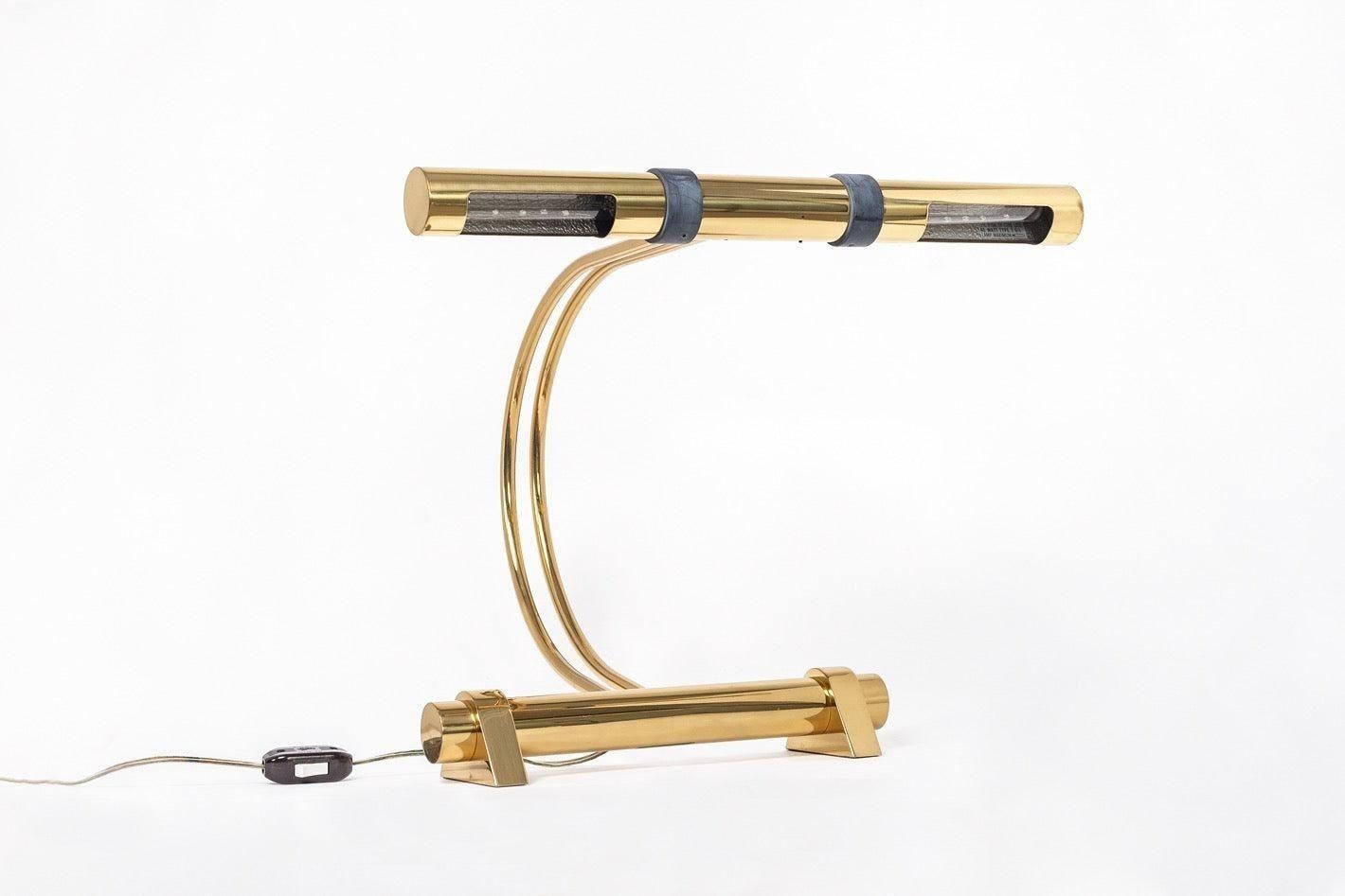 Lámpara de sobremesa vintage de latón tubular de Casella Lighting, años 70 Pulido en venta