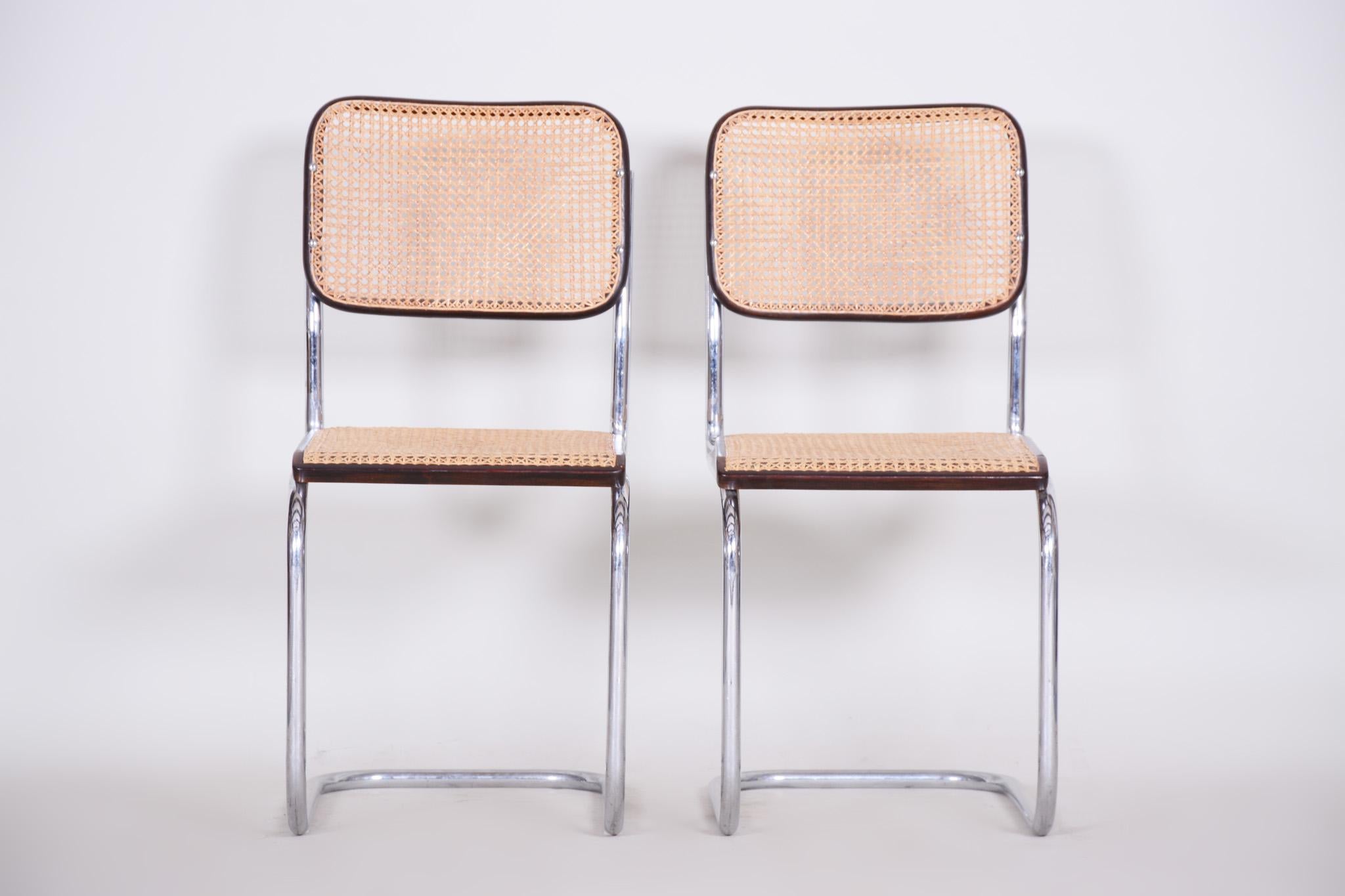This original Bauhaus chairs designed by Marcel Breuer are a perfect representation of the simplistic elegance of the Bauhaus Era.

This is a perfect example of German Bauhaus style.
Original very well preserved condition.

Period: