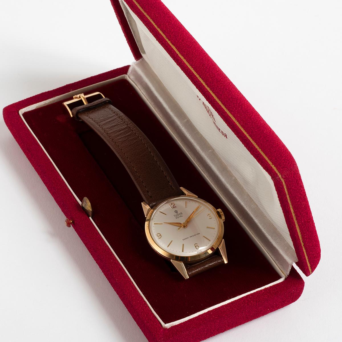 Vintage Tudor Royal Shock Resisting, 9k Yellow Gold, Excellent Condition for Age In Good Condition In Canterbury, GB