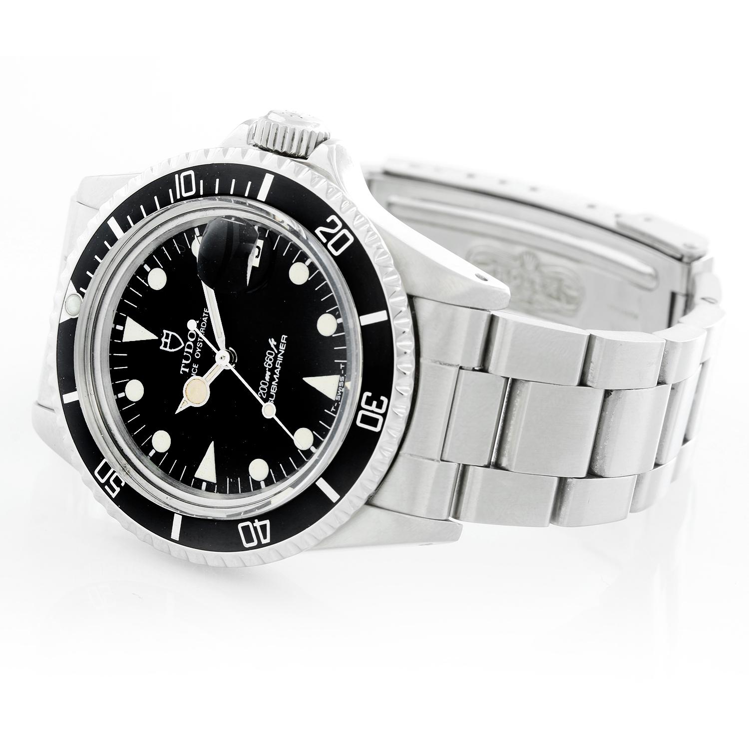 Vintage Tudor Submariner Ref. 76100 Men's Watch - Automatic winding. Stainless steel ( 40 mm ) with time lapse rotating bezel. Black dial with luminous hour markers. Stainless steel Oyster bracelet with flip lock clasp. Pre-owned with custom box.