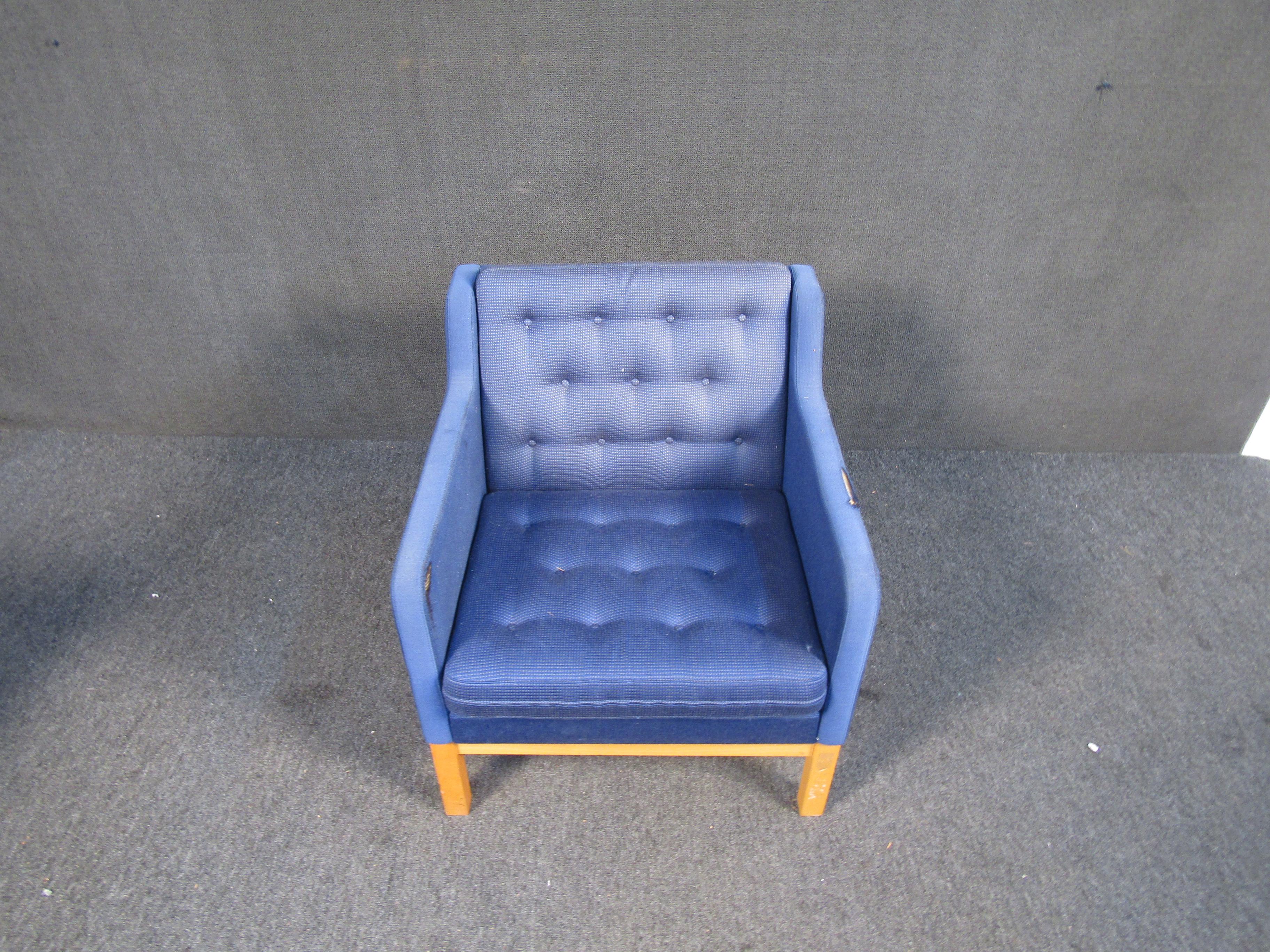 Vintage Tufted Blue Club Chair In Fair Condition For Sale In Brooklyn, NY