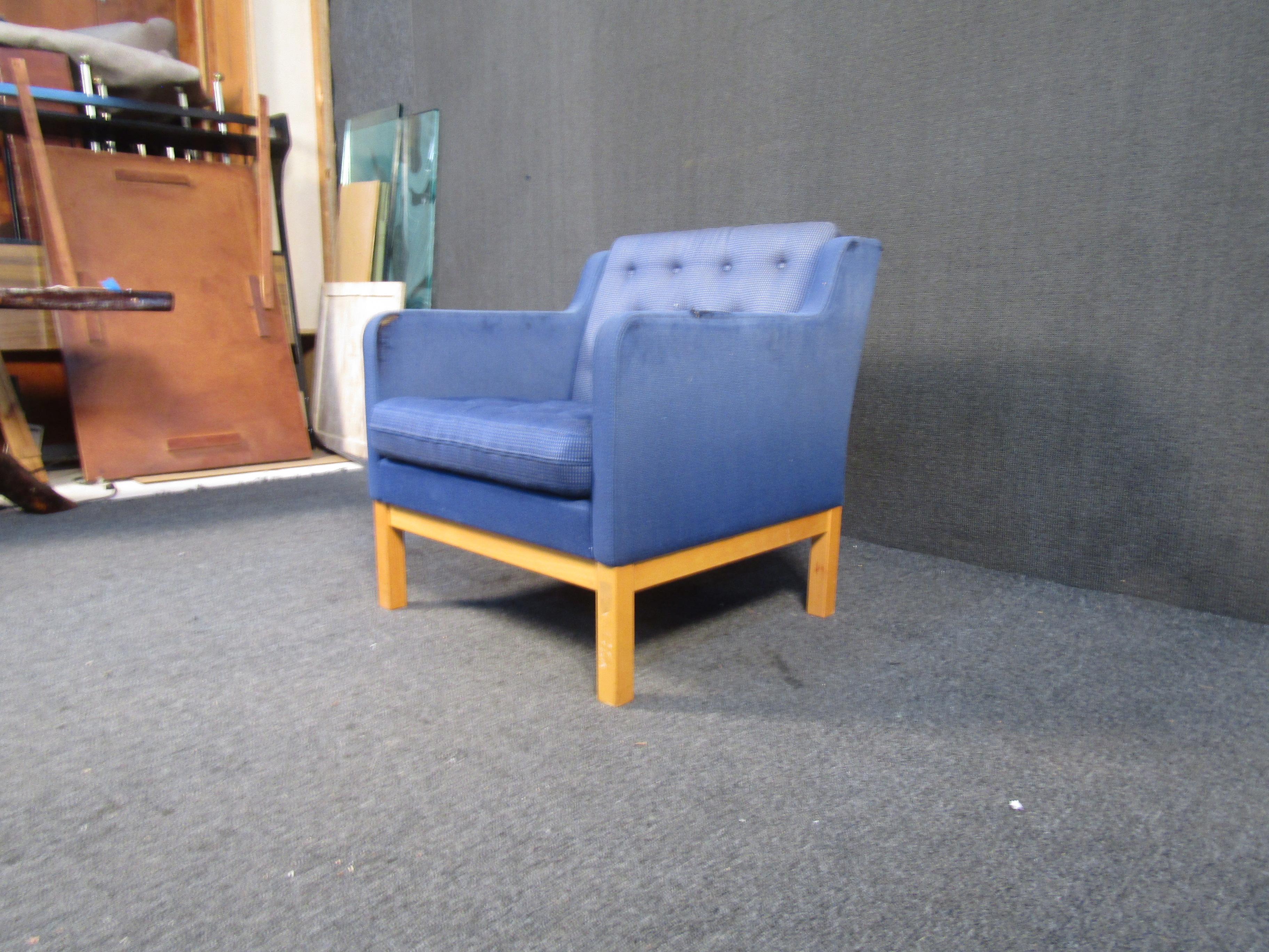 Fabric Vintage Tufted Blue Club Chair For Sale