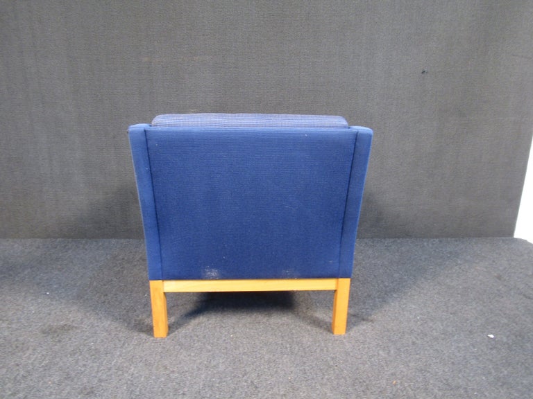 Vintage Tufted Blue Club Chair For Sale 1