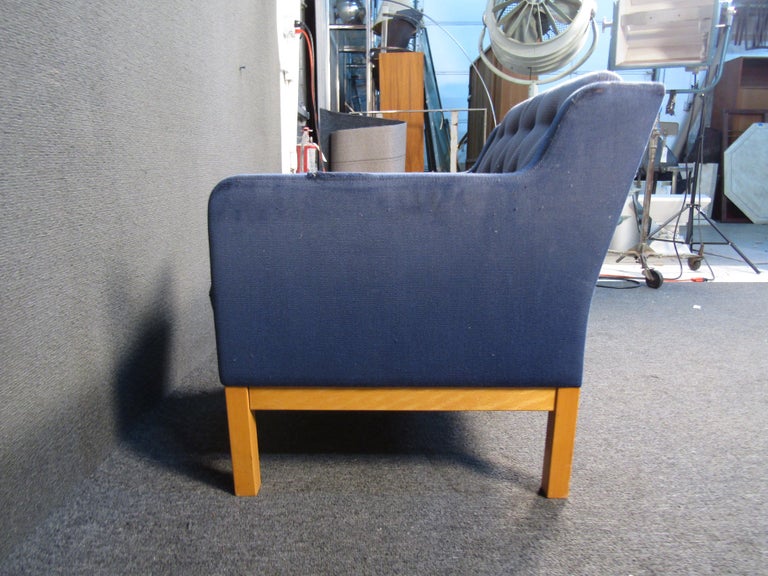 Vintage Tufted Blue Club Chair For Sale 2