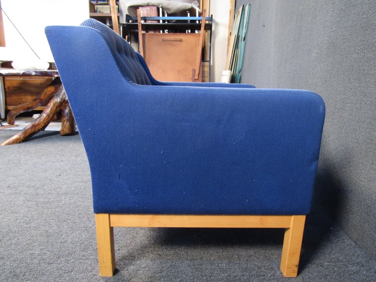 Vintage Tufted Blue Club Chair For Sale 3