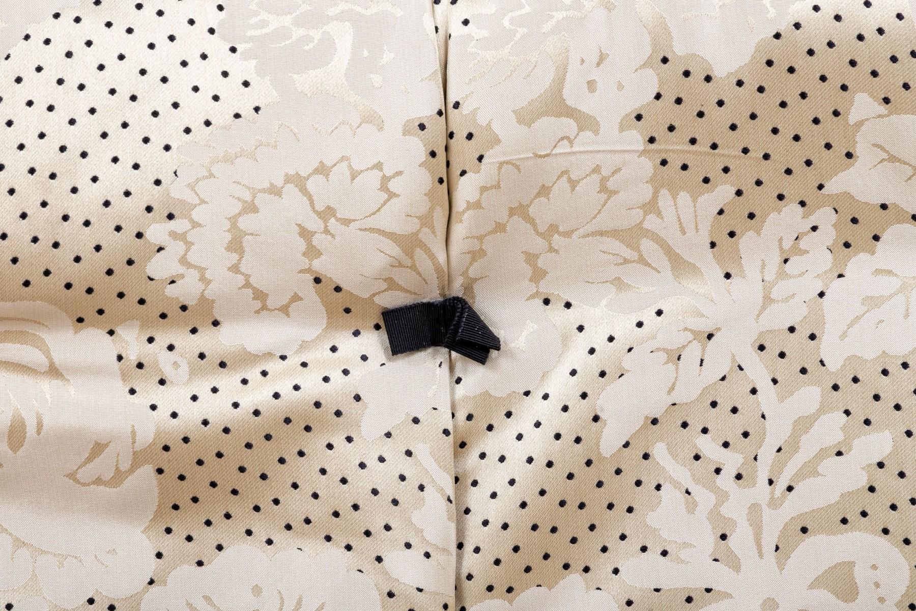 Vintage Tufted Classic Slik Sofa (Ende des 20. Jahrhunderts) im Angebot