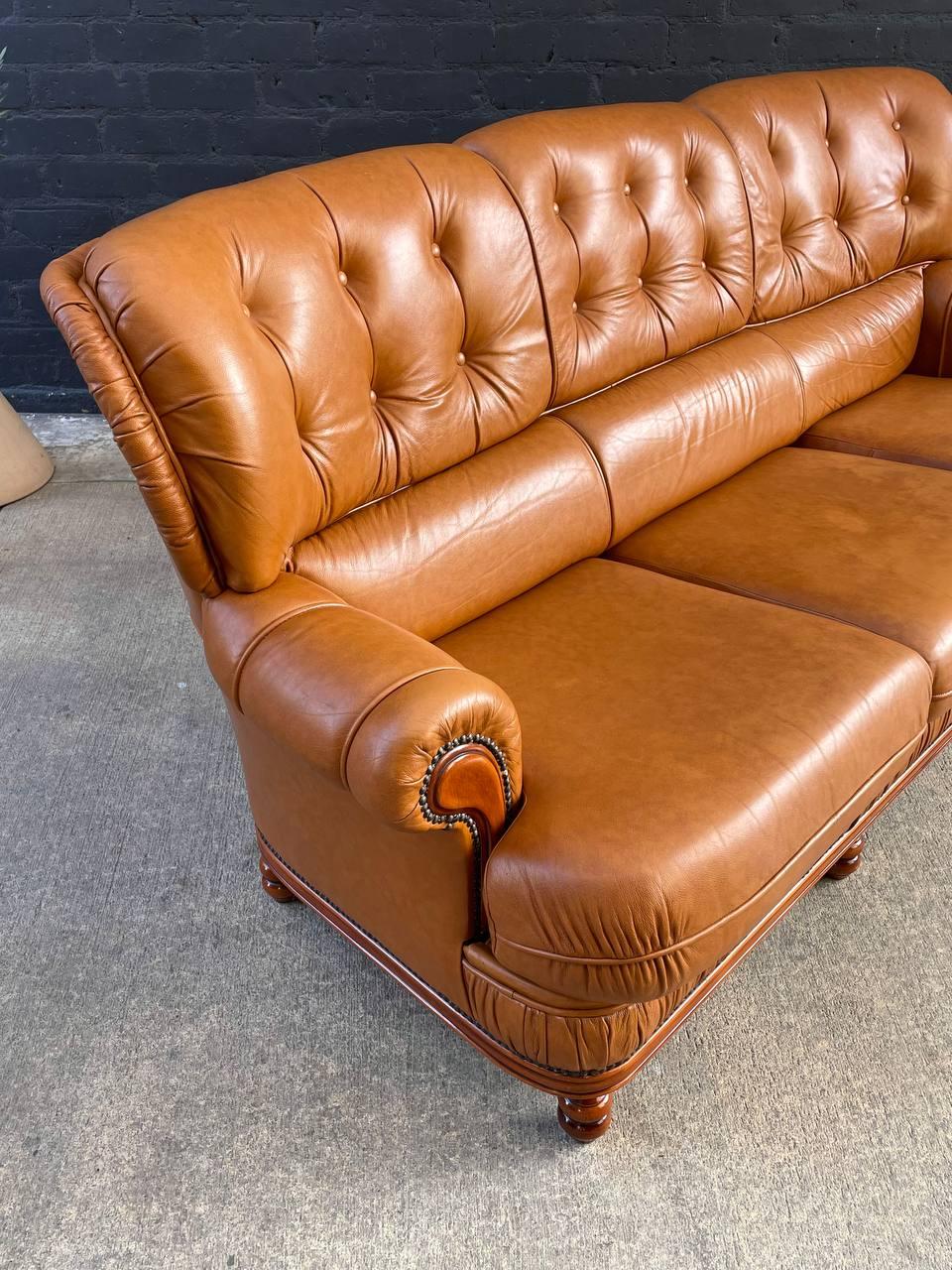 Vintage Tufted Honey Brown Leather Sofa In Good Condition For Sale In Los Angeles, CA