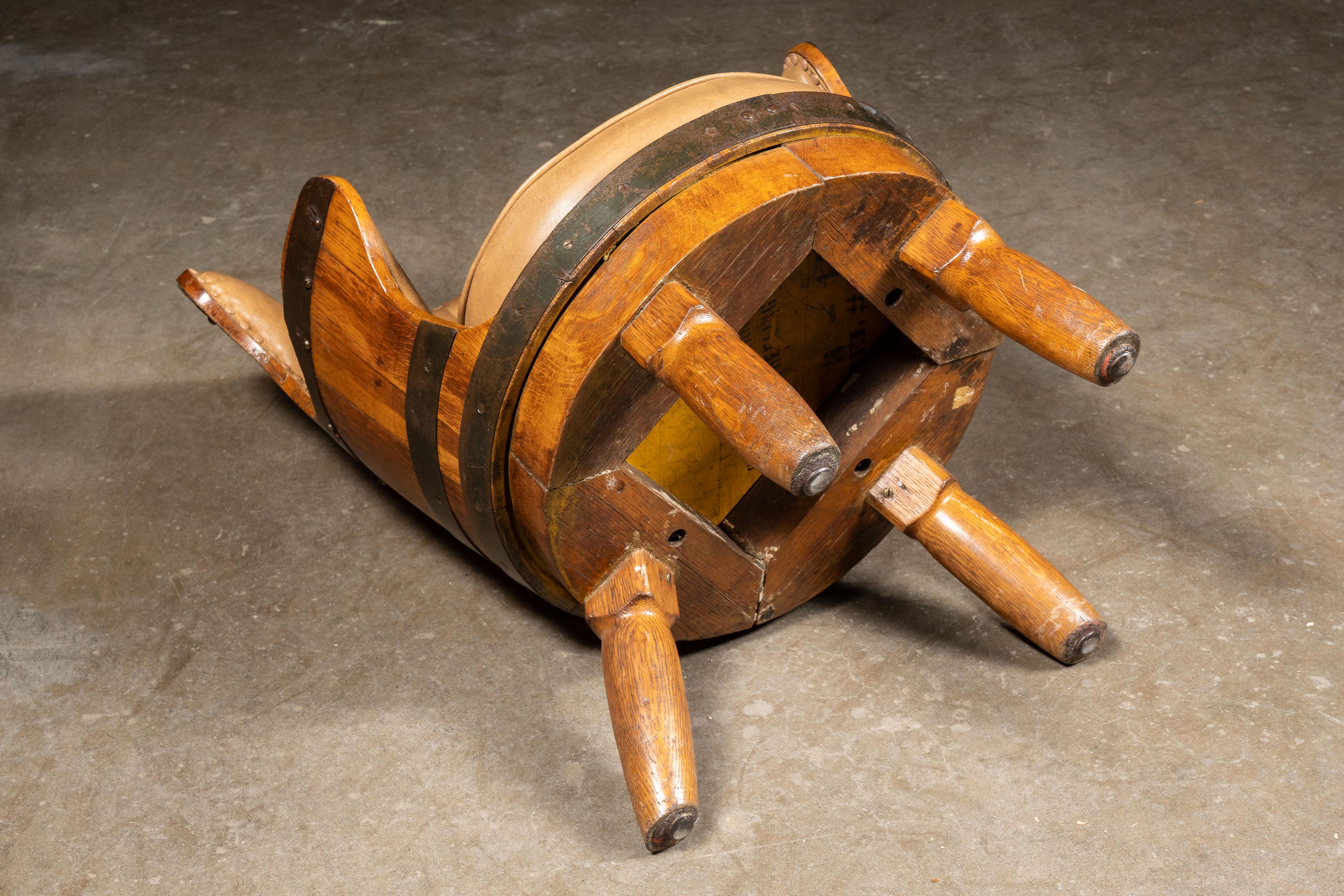 Chesterfield Barrel-Stuhl aus getuftetem Leder, Vintage im Angebot 5