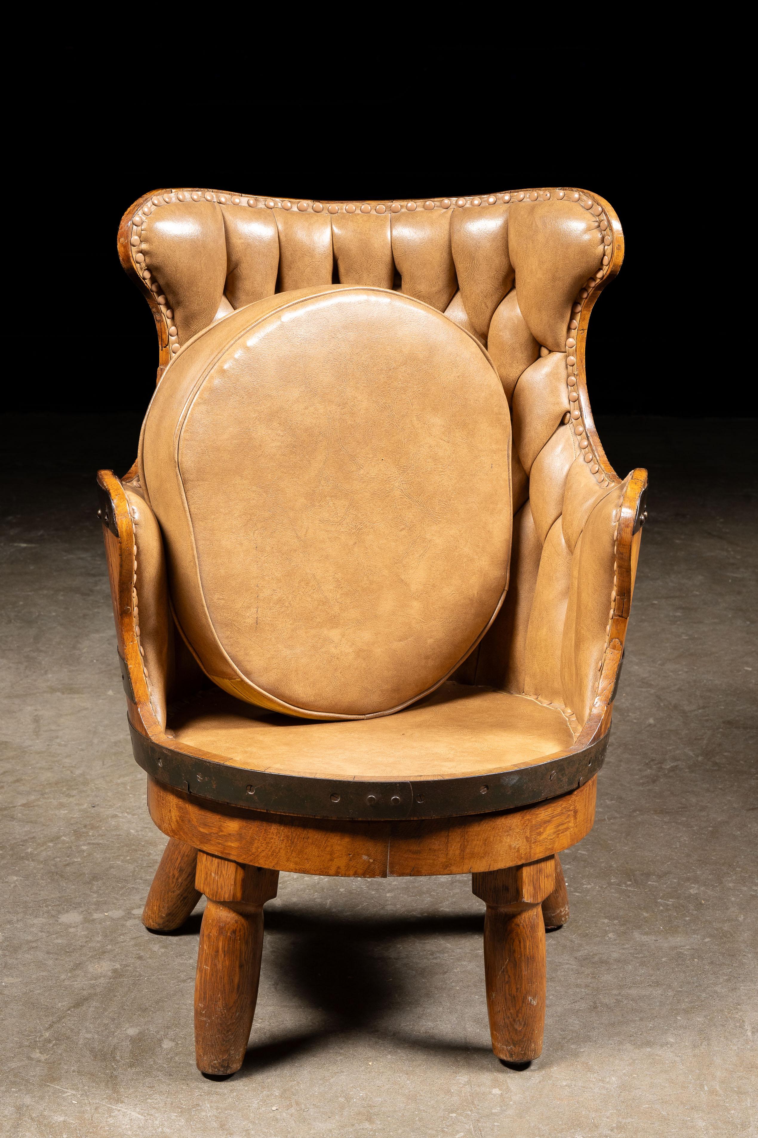 Chesterfield Barrel-Stuhl aus getuftetem Leder, Vintage im Angebot 4