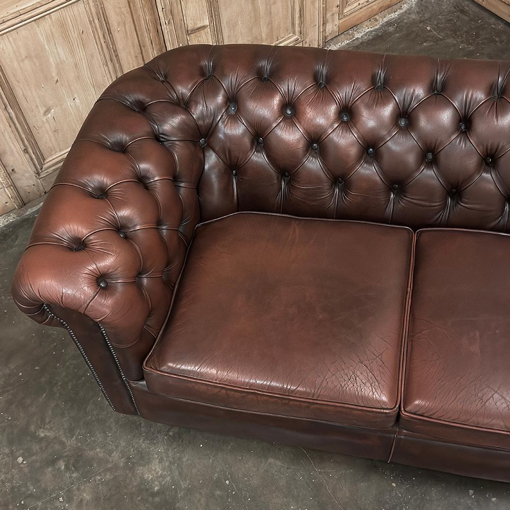 Vintage Tufted Leather Chesterfield Sofa In Good Condition For Sale In Dallas, TX