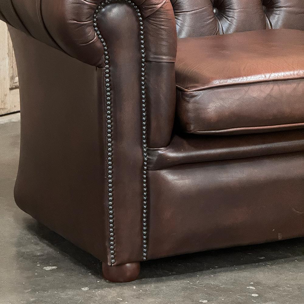Divano Chesterfield in pelle con inserti vintage in vendita 1
