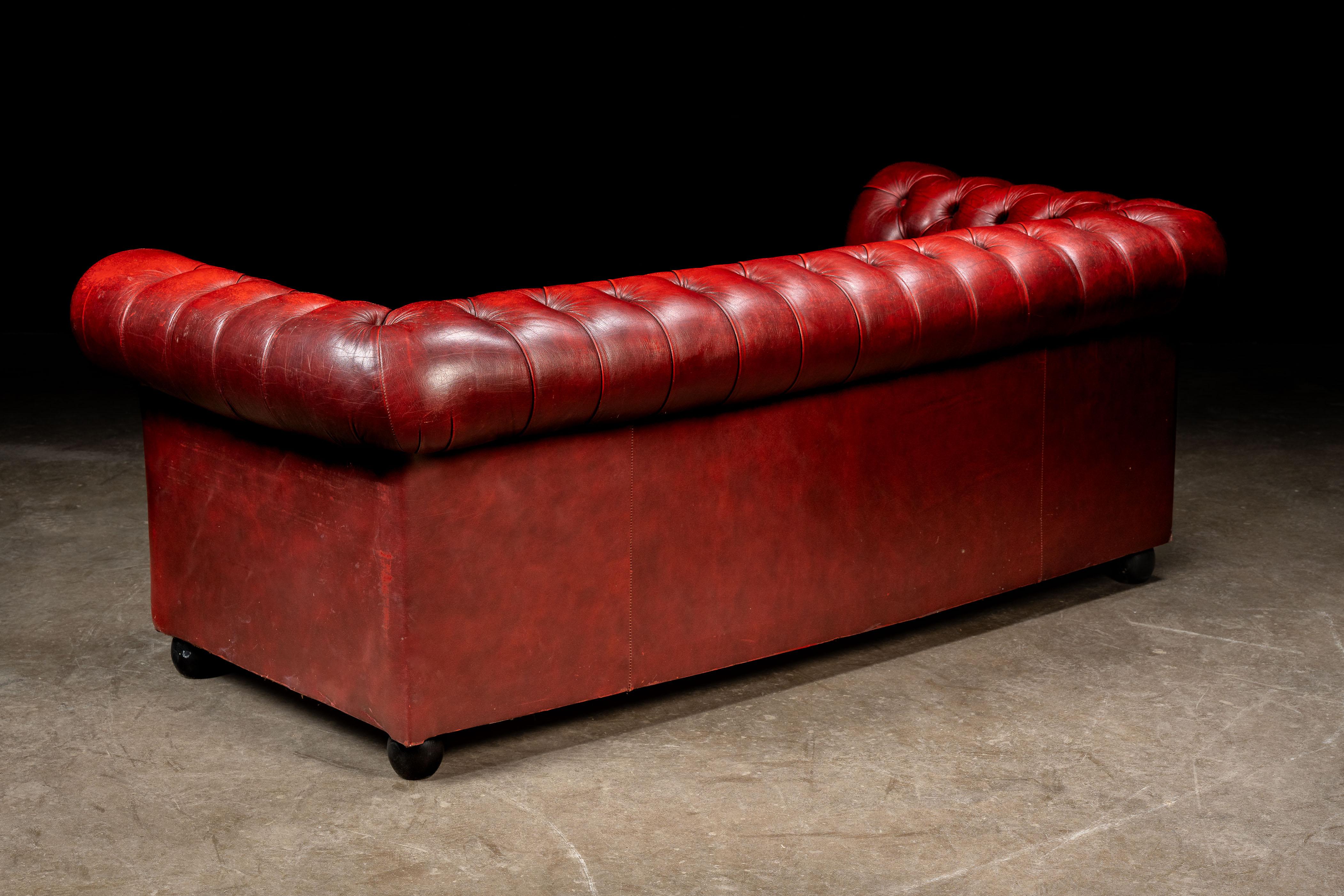 Vintage Tufted Leather Chesterfield Sofa in Red In Good Condition In Dekalb, IL