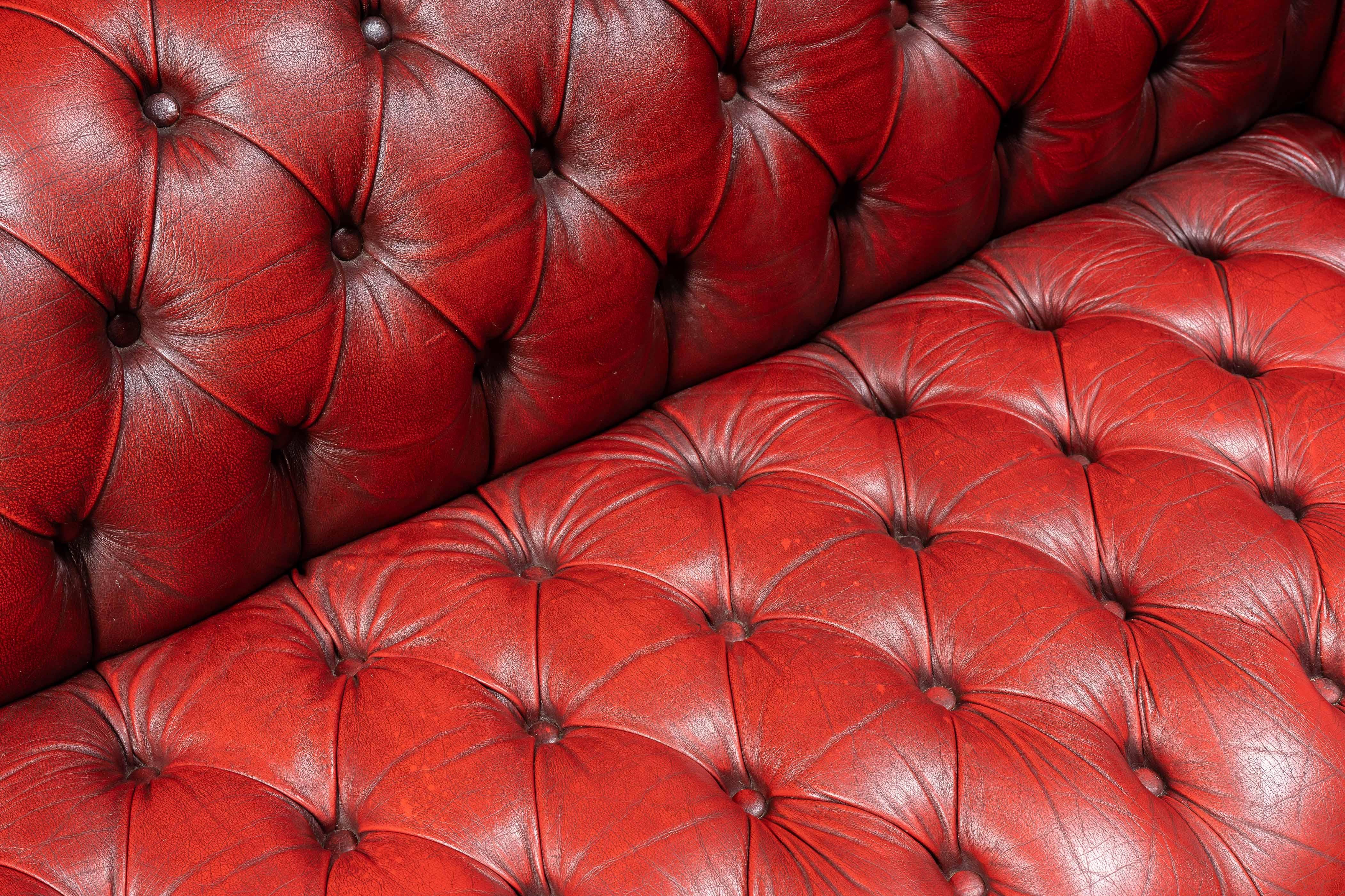 Vintage Tufted Leather Chesterfield Sofa in Red 1
