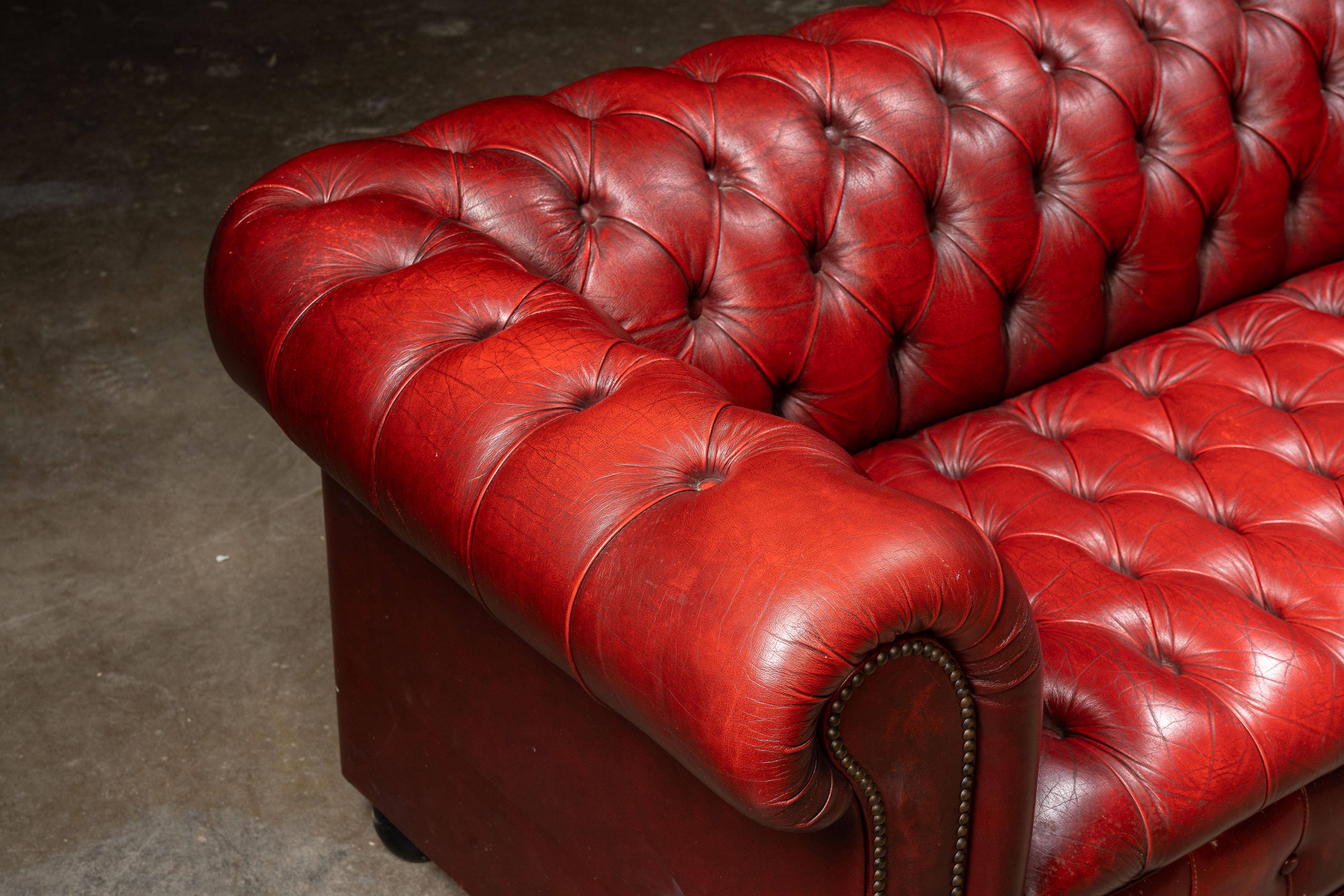 Vintage Tufted Leather Chesterfield Sofa in Red 2