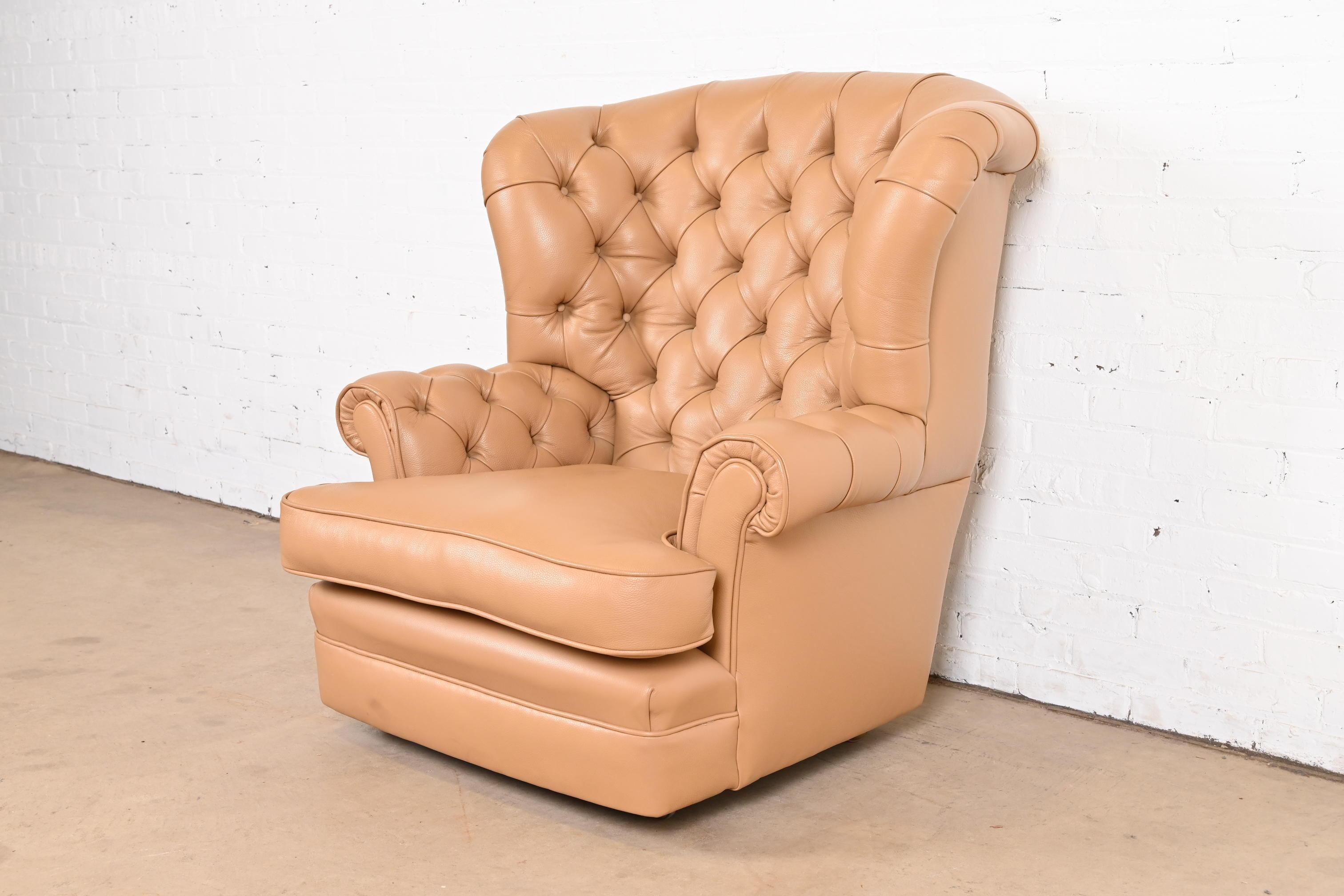 Vintage getuftet Leder Chesterfield Wingback Lounge Stuhl im Zustand „Gut“ im Angebot in South Bend, IN
