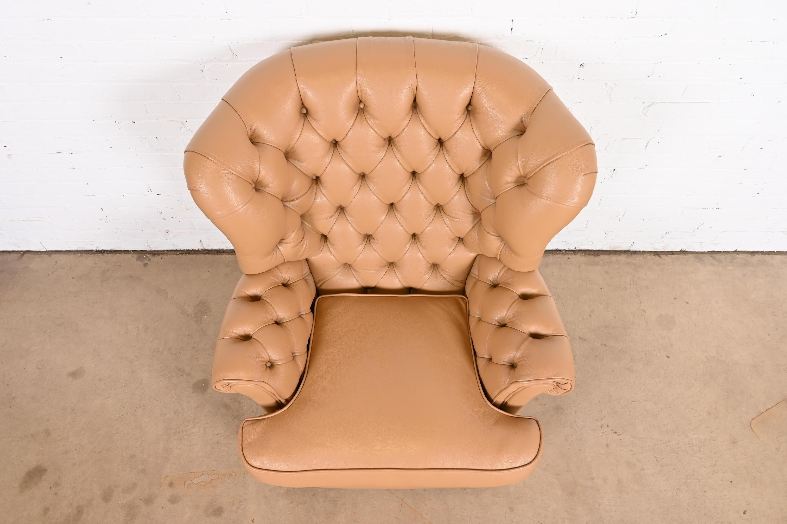 Vintage getuftet Leder Chesterfield Wingback Lounge Stuhl im Angebot 2