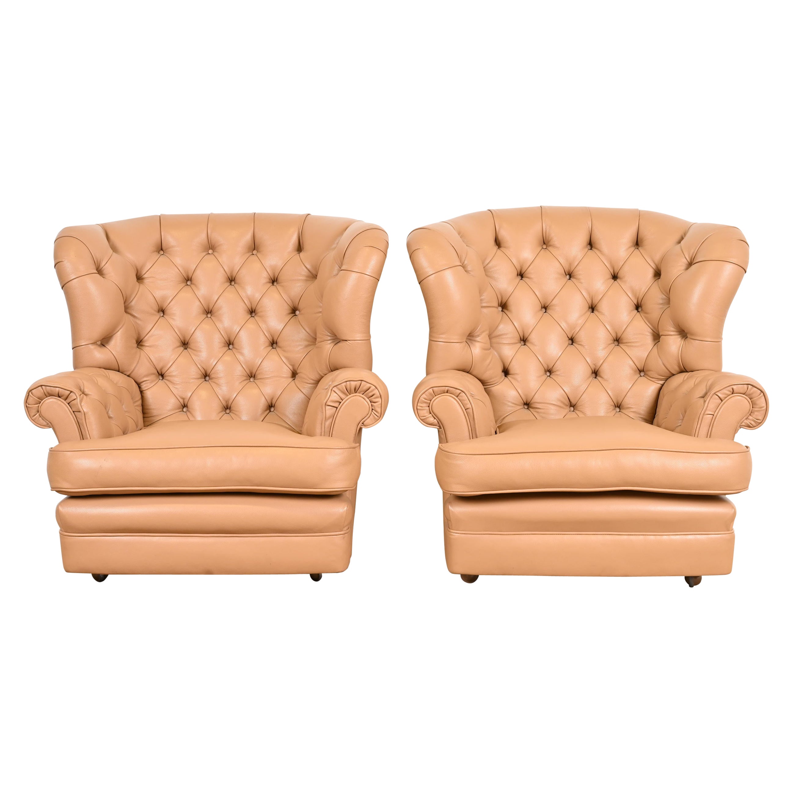 Paire de fauteuils de salon vintage Chesterfield Wingback en cuir touffeté