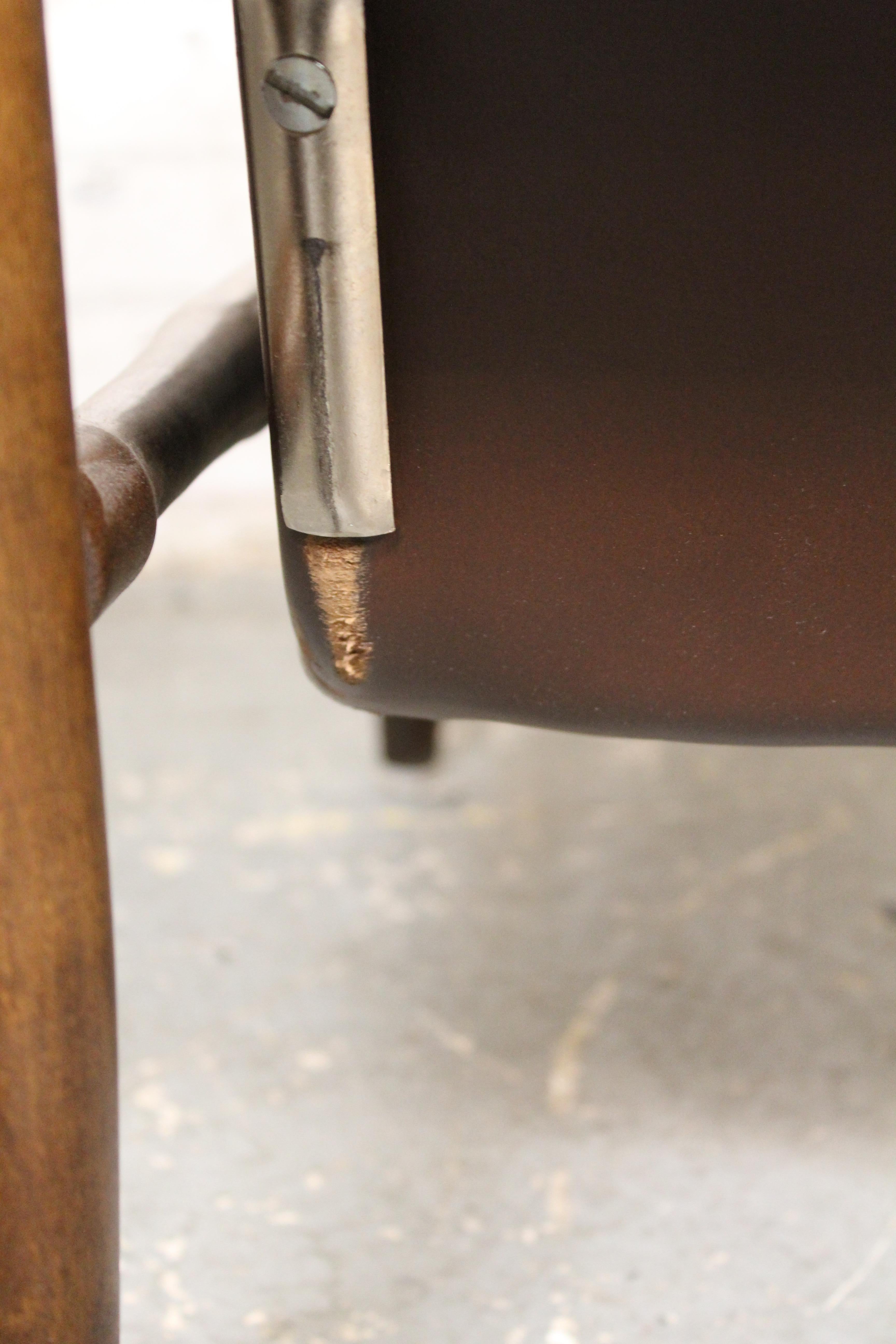 Chaises vintage en cuir touffeté d'après Arne Norell en vente 2