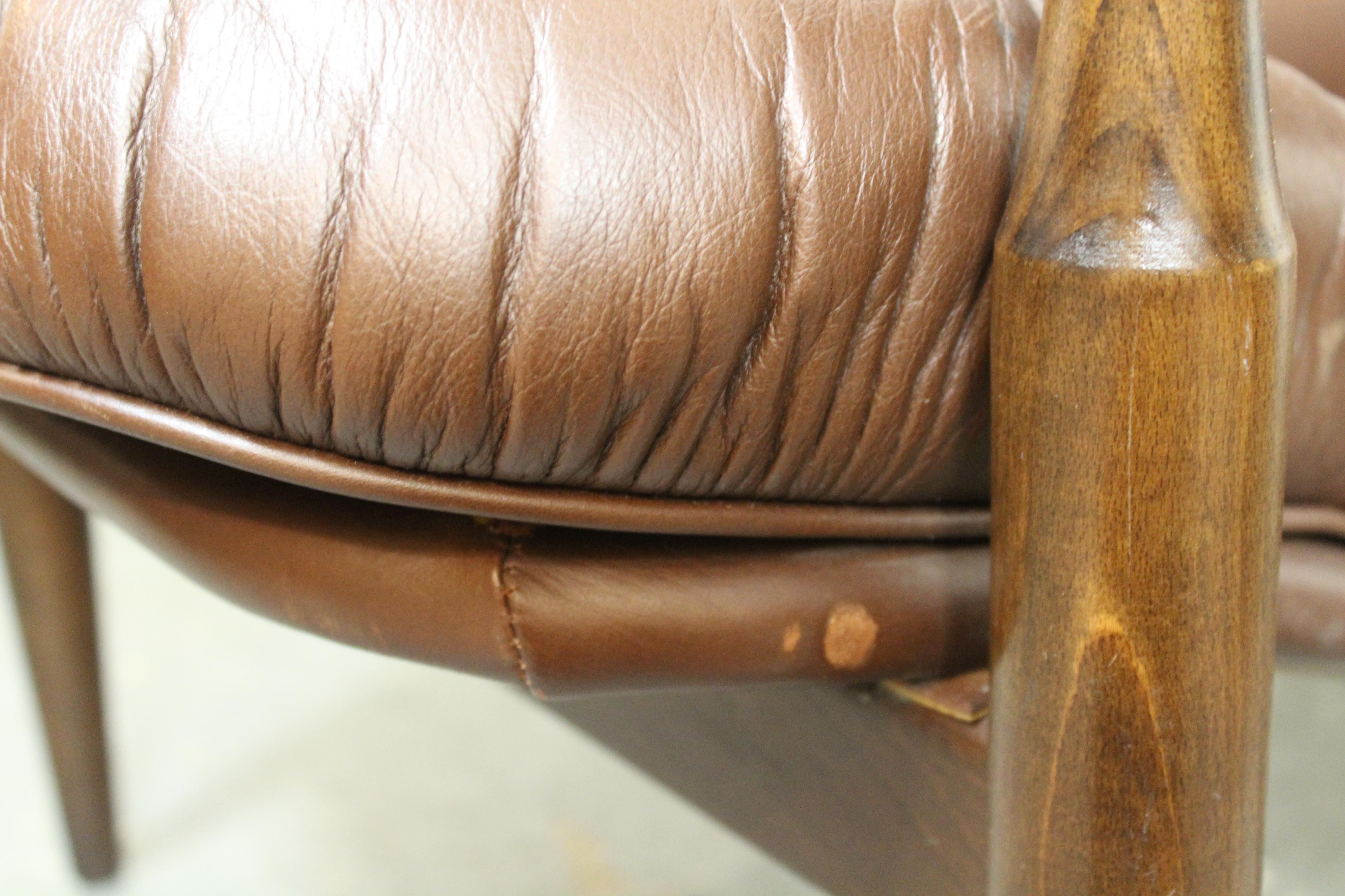Chaises vintage en cuir touffeté d'après Arne Norell en vente 4