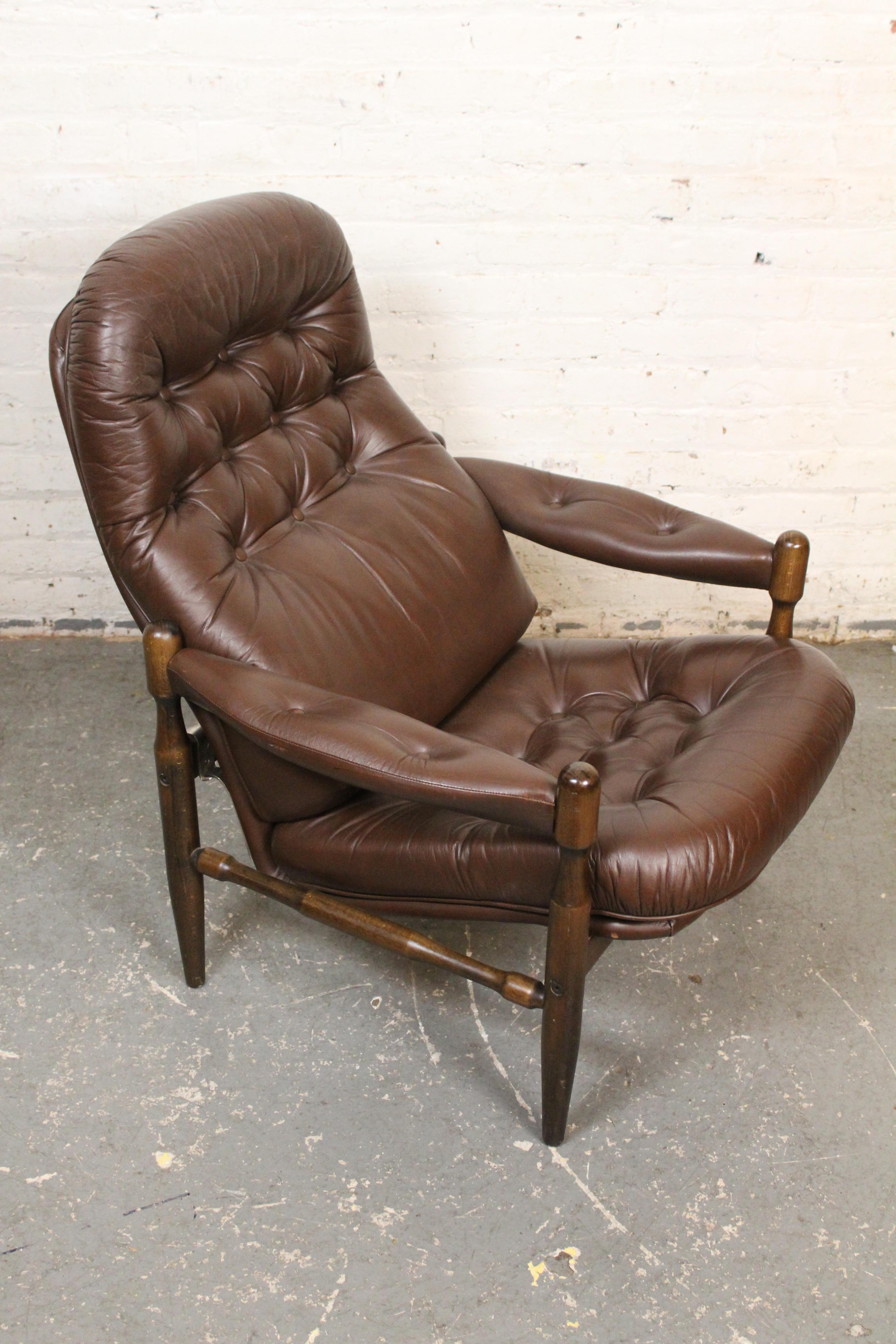 Chaises vintage en cuir touffeté d'après Arne Norell en vente 9