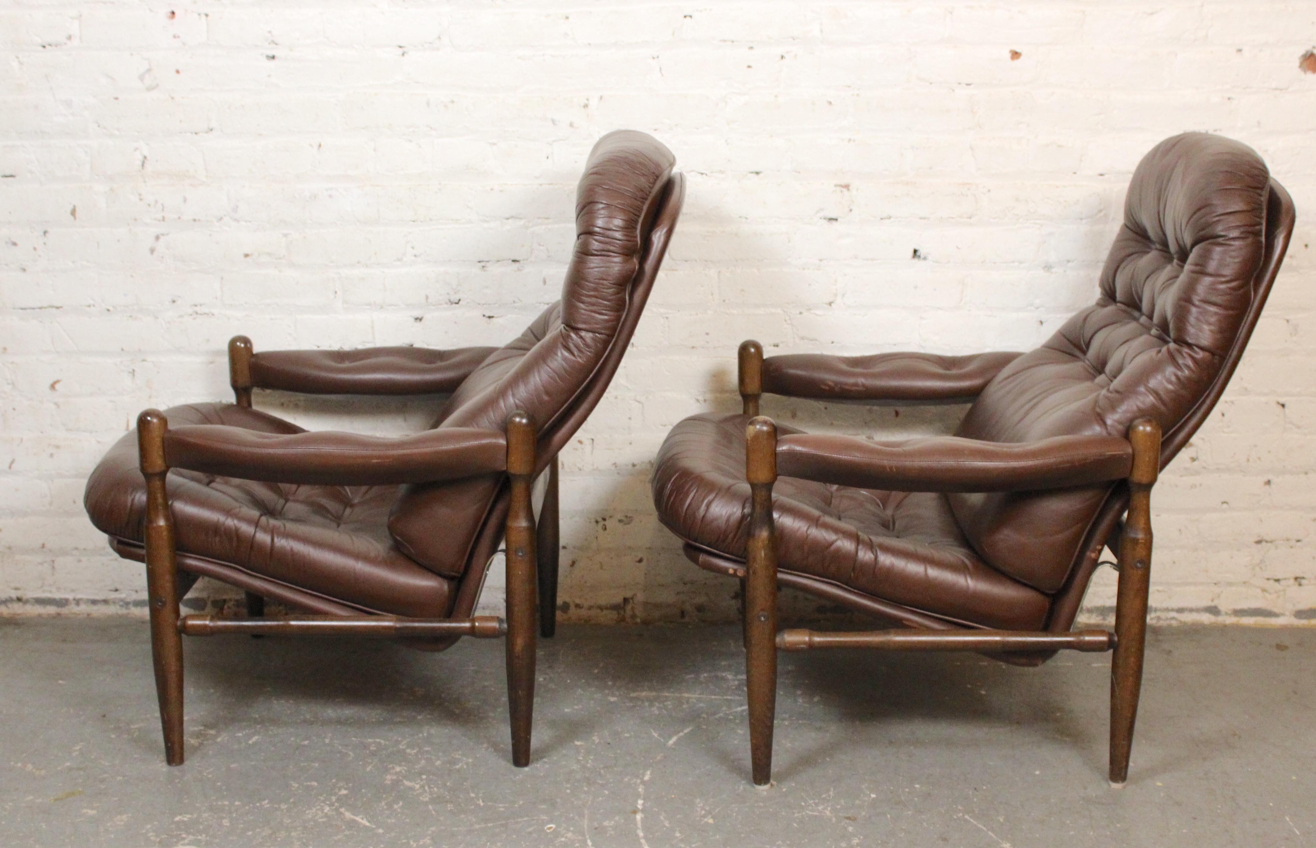 Scandinave Chaises vintage en cuir touffeté d'après Arne Norell en vente